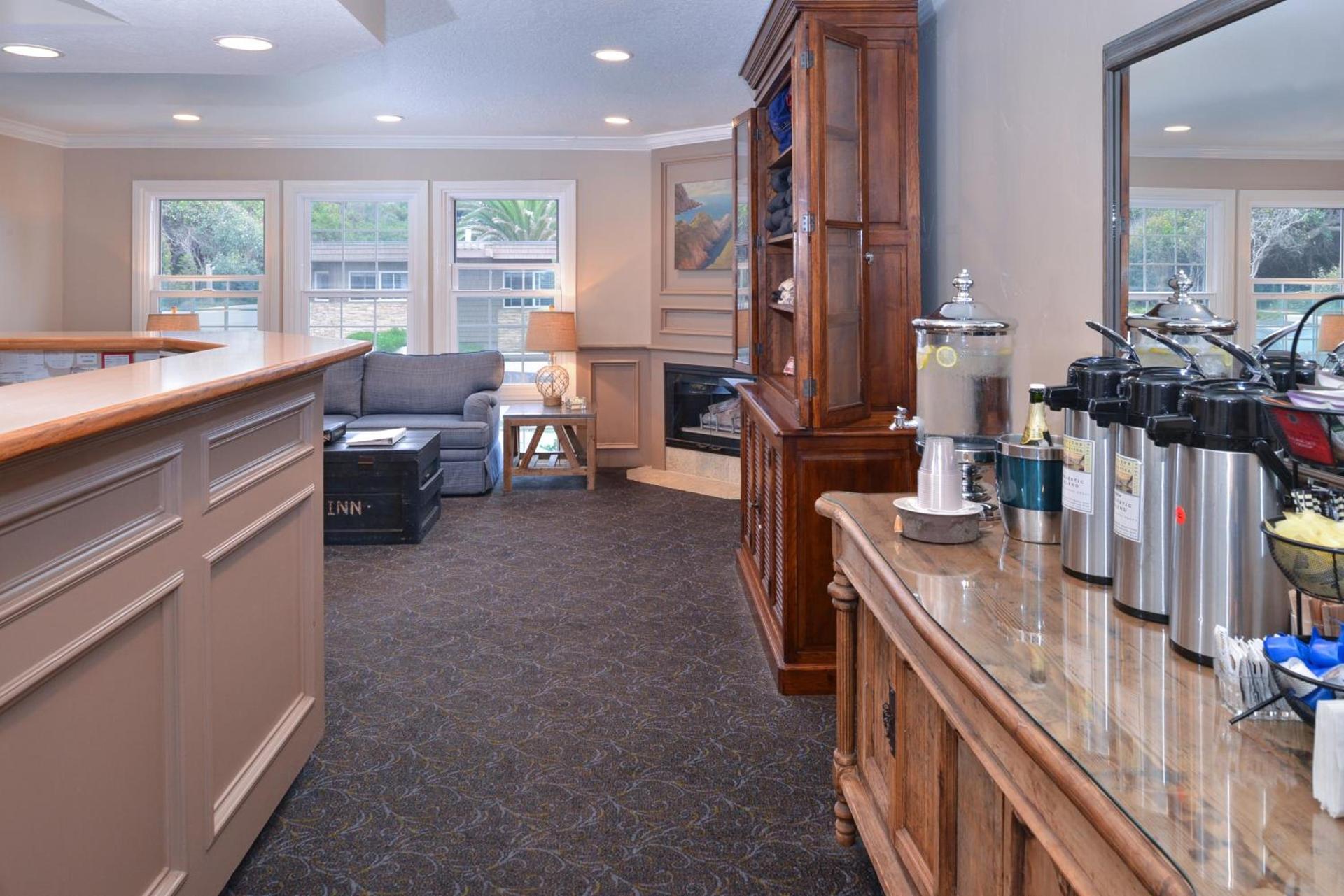 Sand Pebbles Inn photo 8