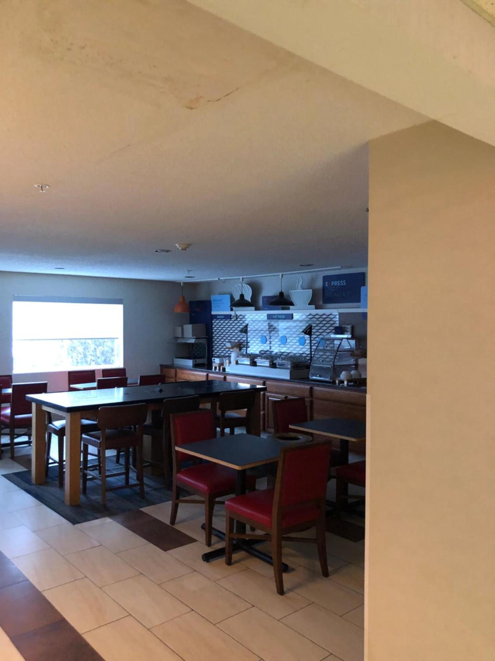 Holiday Inn Express Mt. Vernon by IHG photo 55