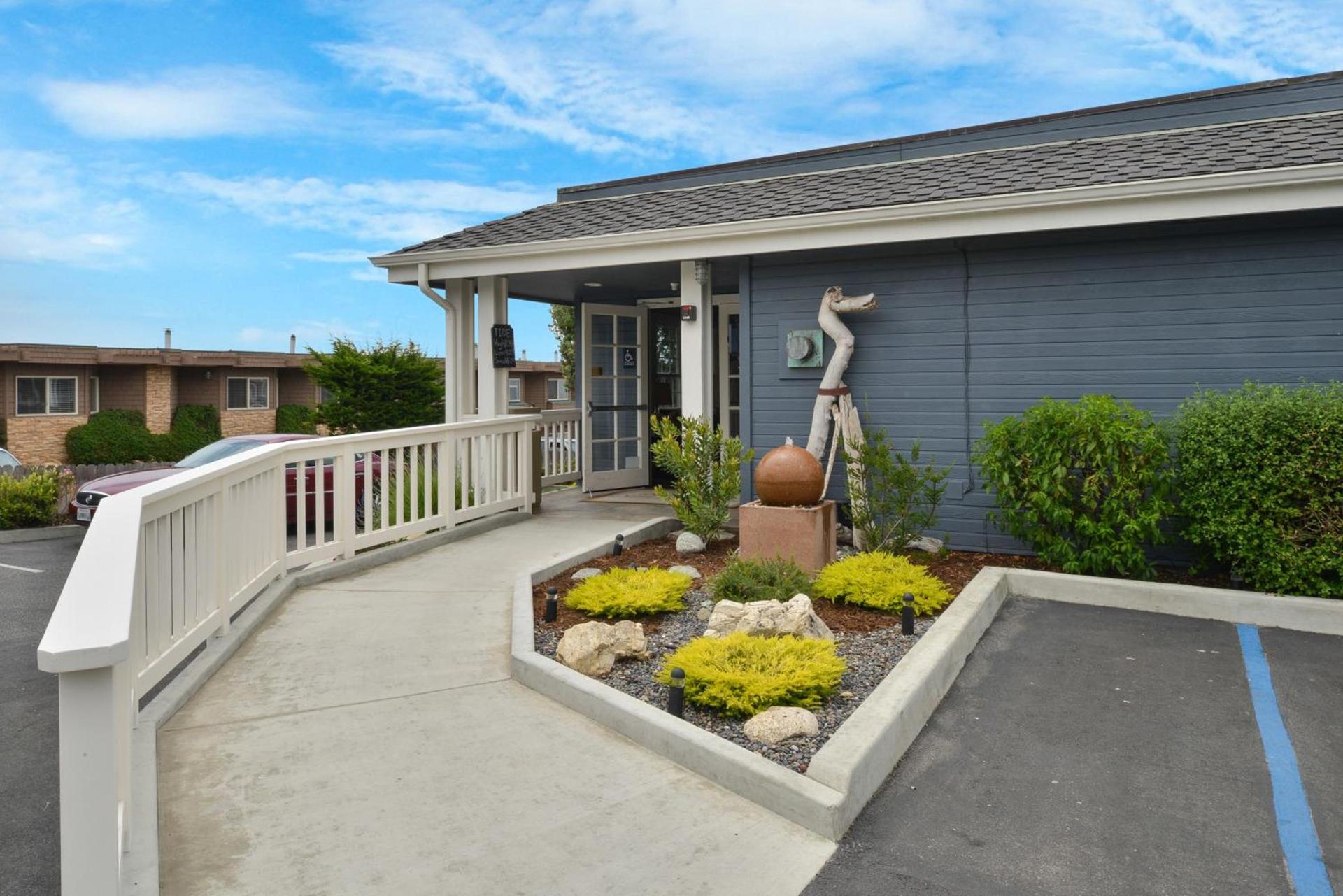 Sand Pebbles Inn photo 36