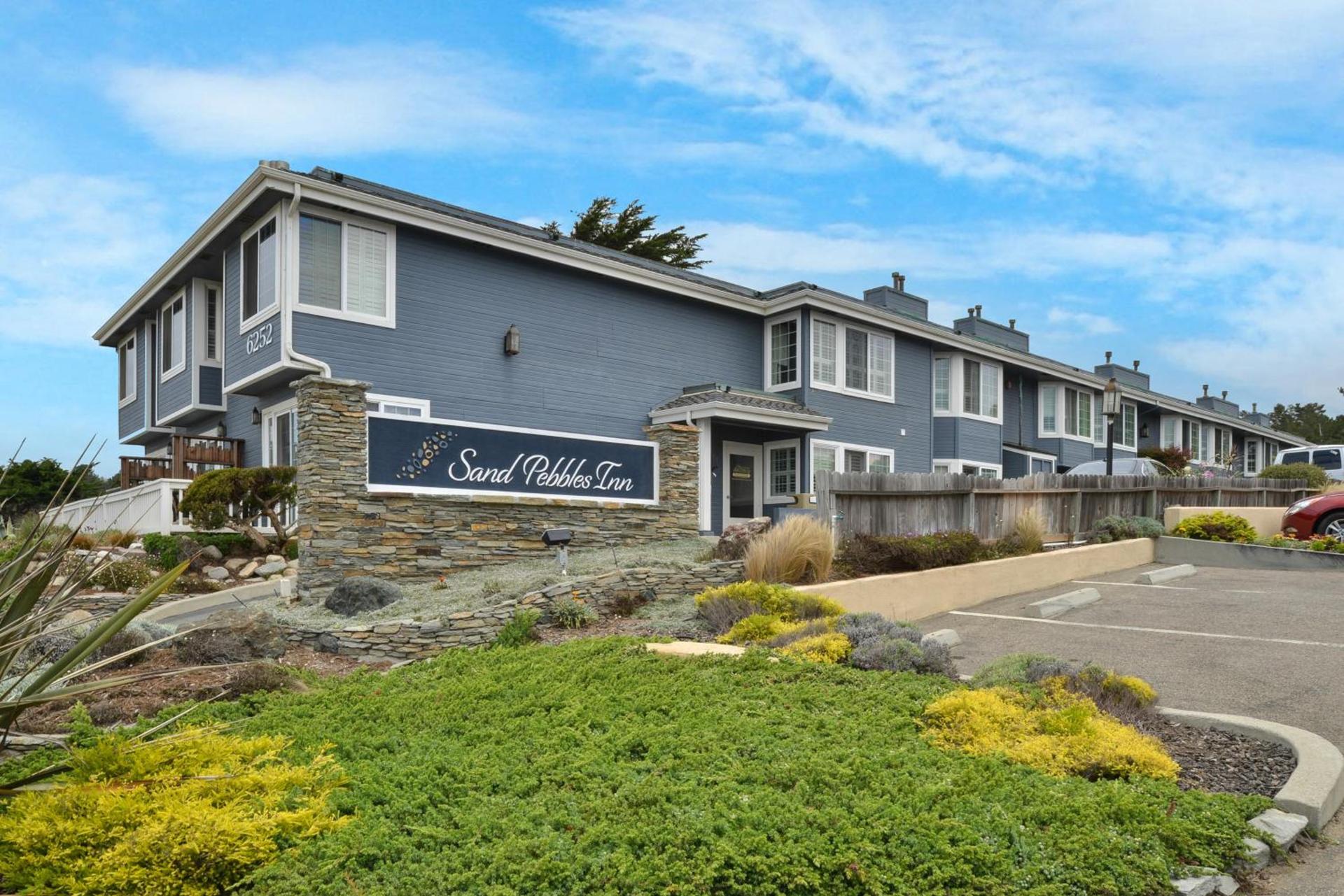 Sand Pebbles Inn photo 37