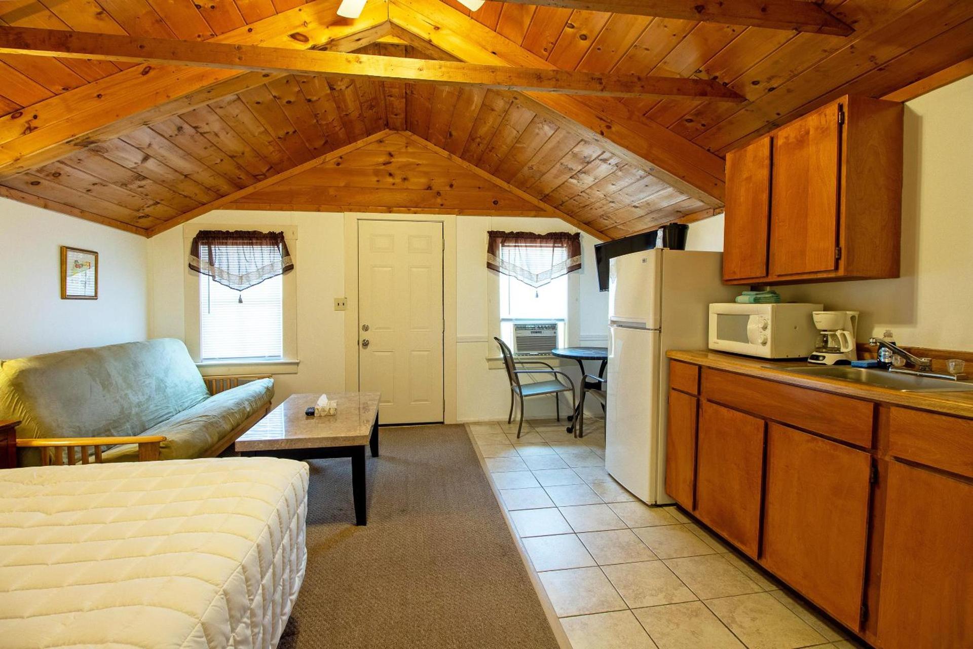Half Moon Motel & Cottages photo 35