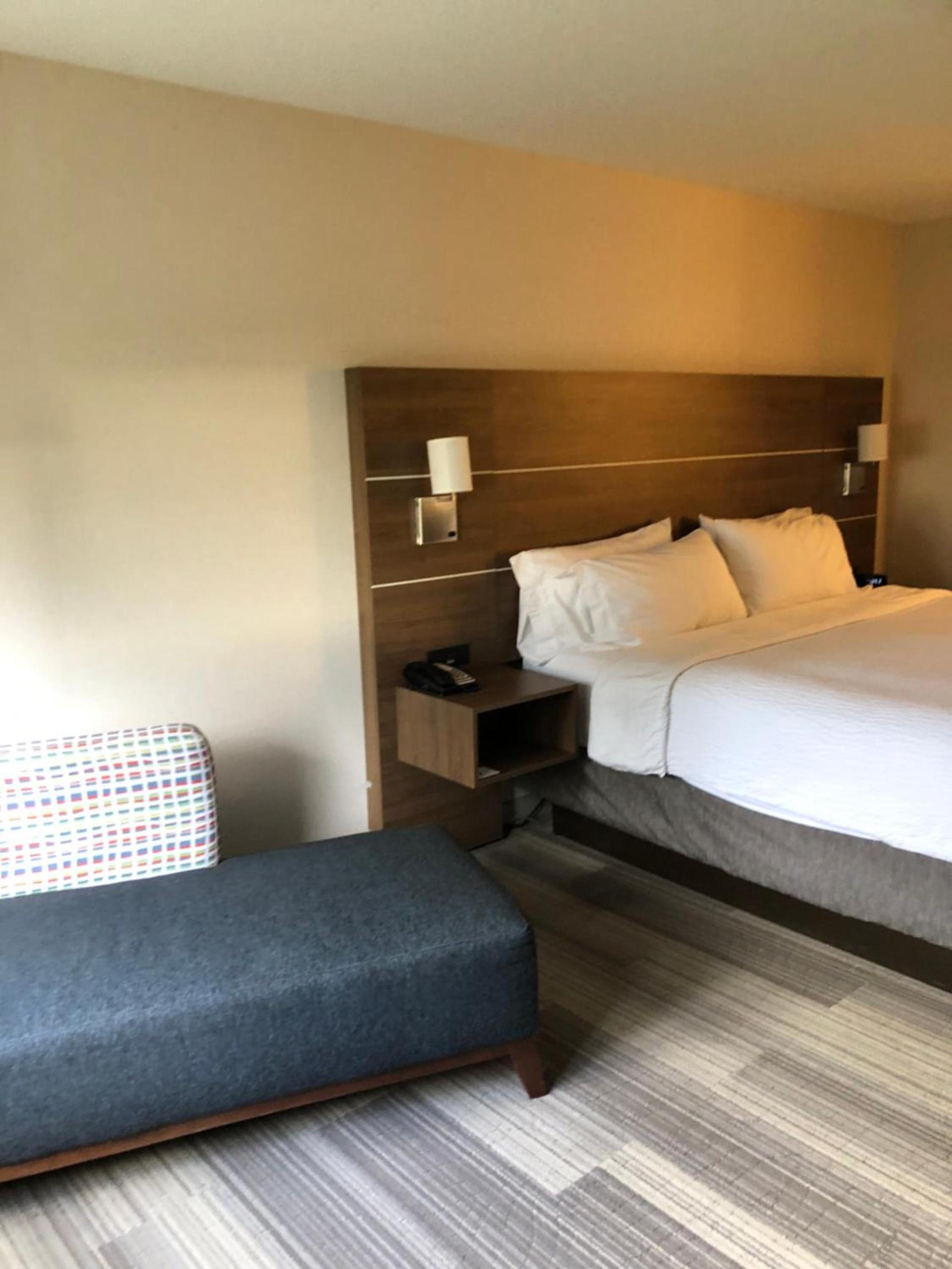 Holiday Inn Express Mt. Vernon by IHG photo 17