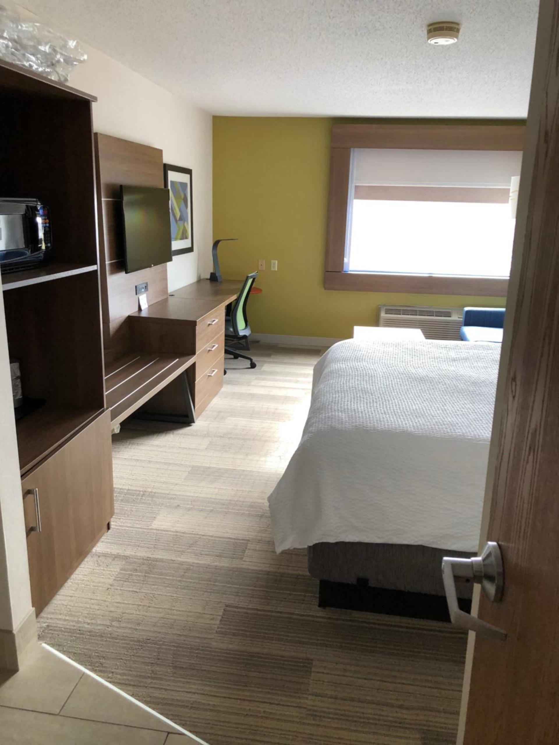 Holiday Inn Express Mt. Vernon by IHG photo 16