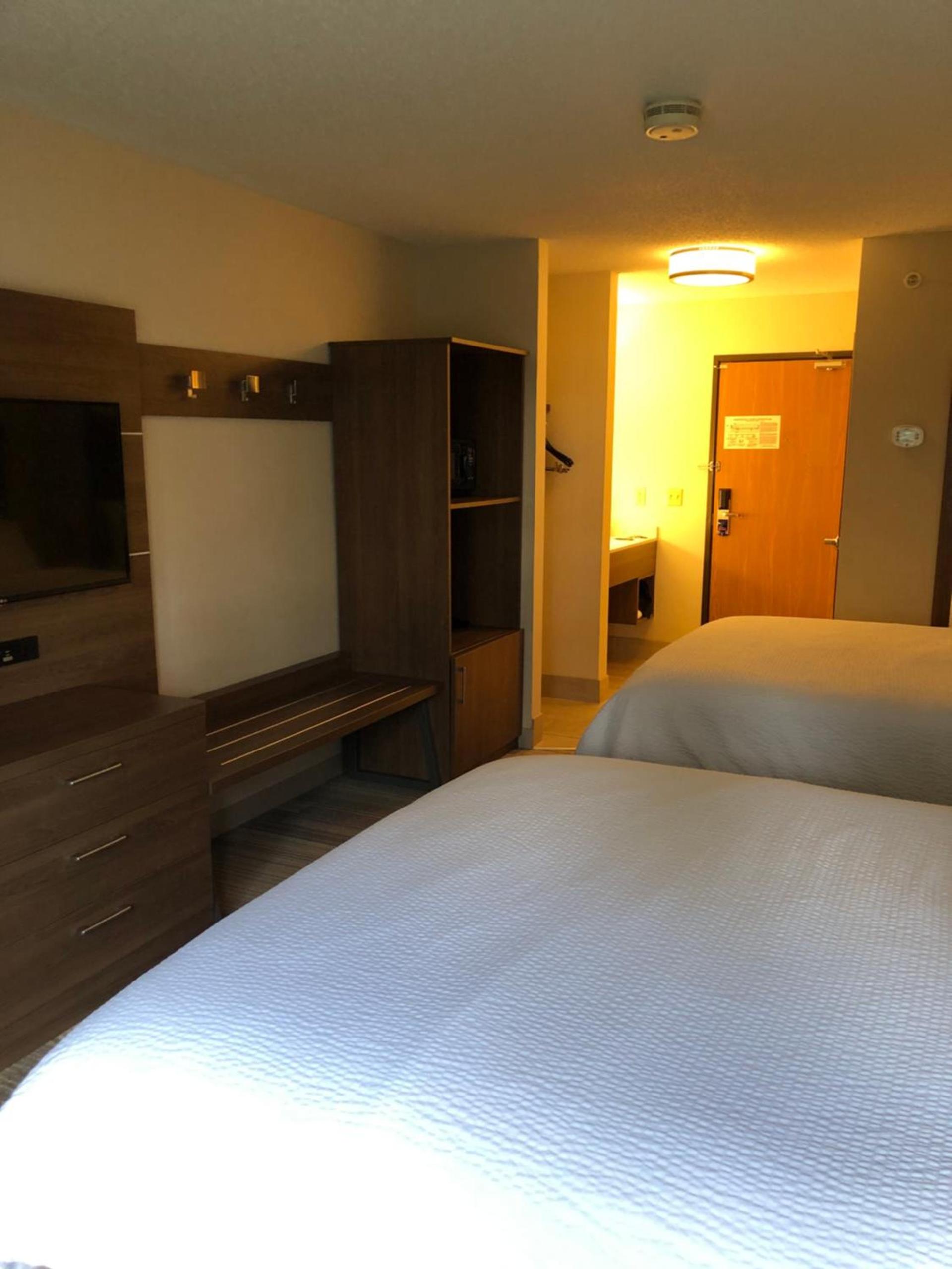 Holiday Inn Express Mt. Vernon by IHG photo 3
