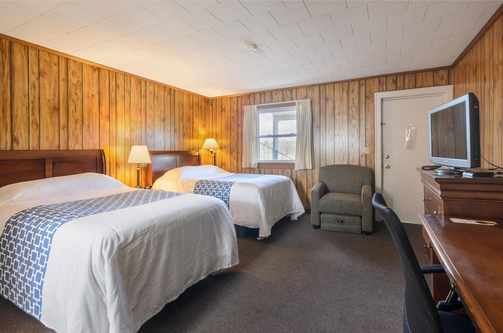 Knob Hill Motor Lodge photo 10