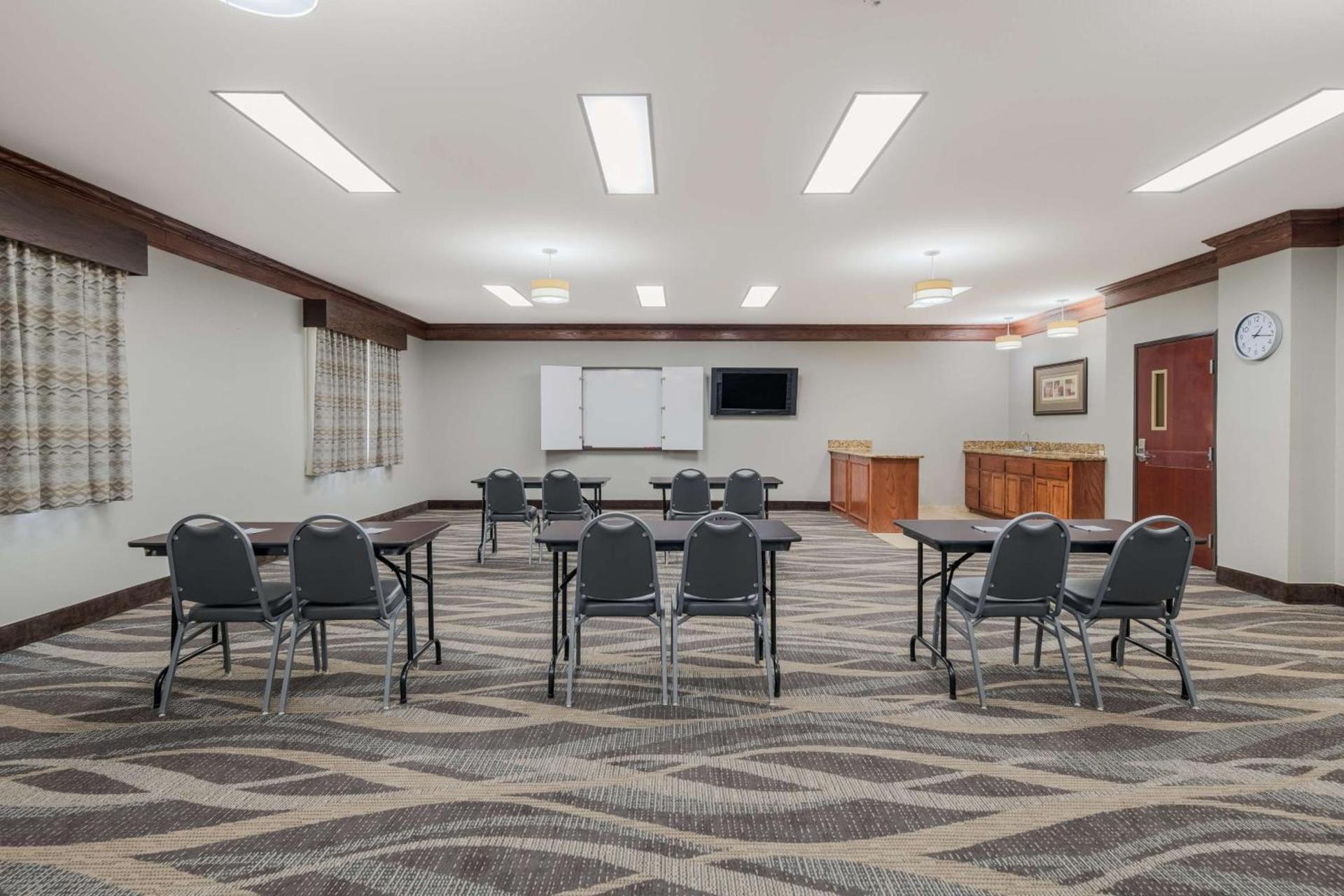 Best Western South Plains Inn & Suites photo 15