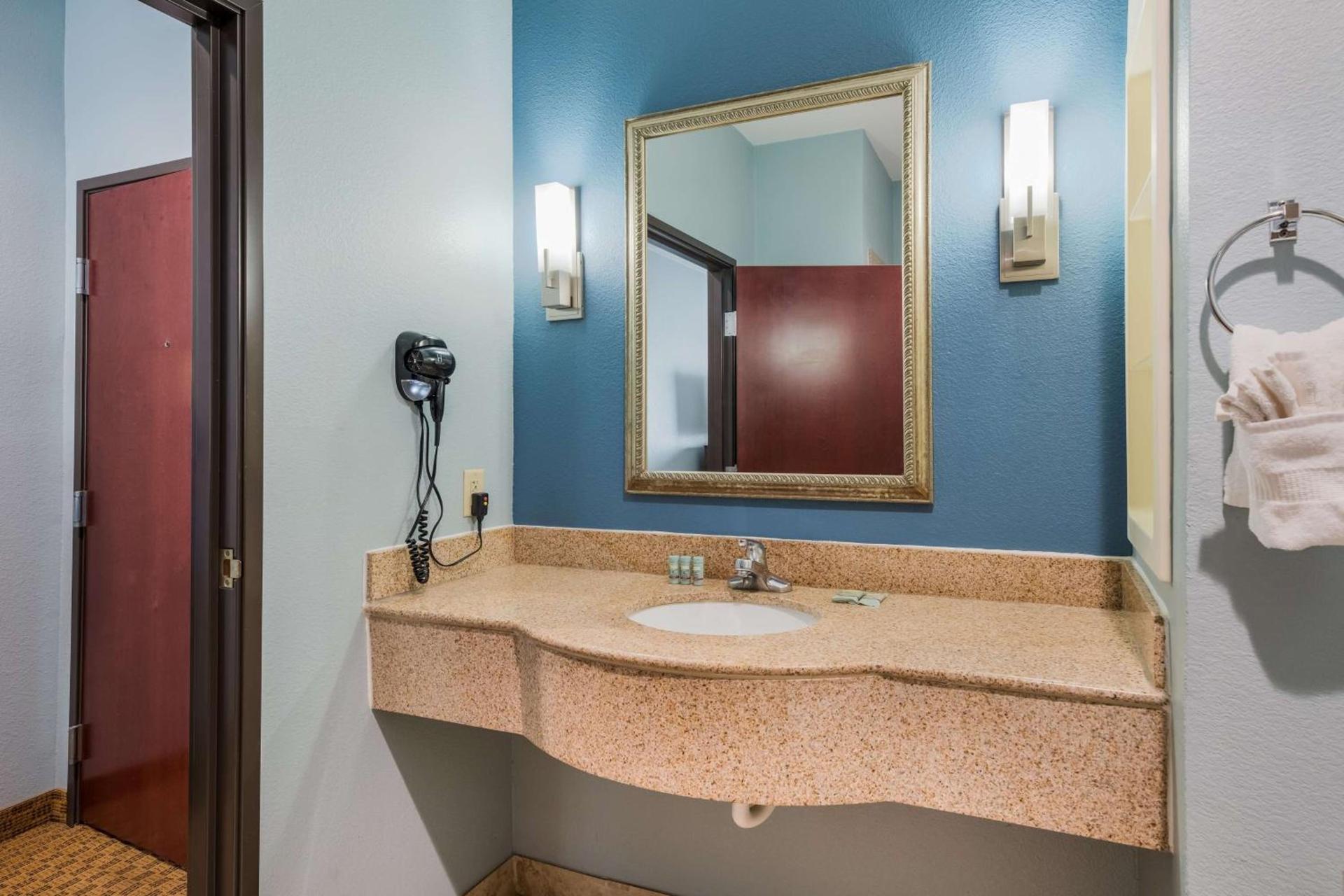 Best Western South Plains Inn & Suites photo 22