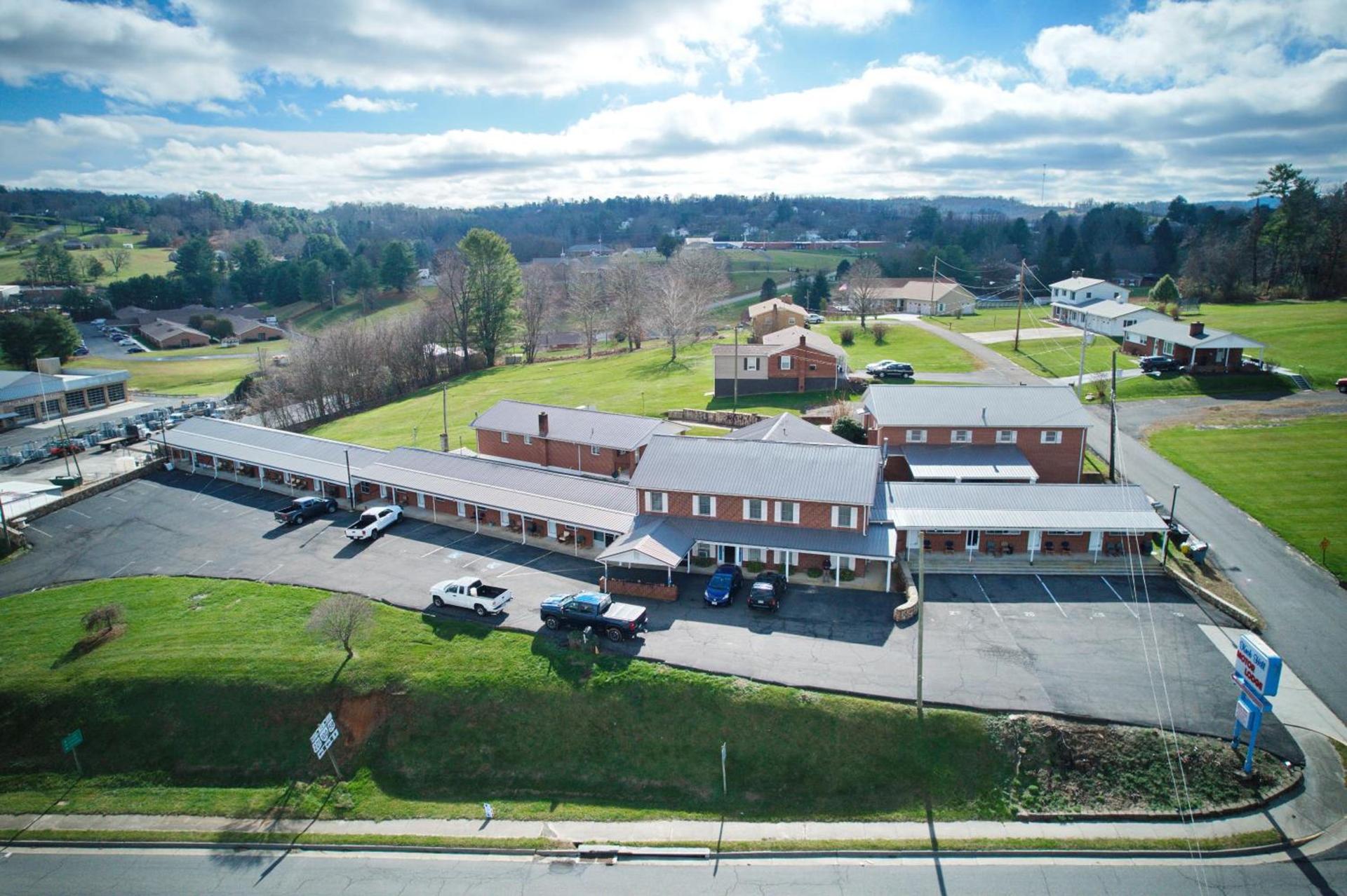 Knob Hill Motor Lodge photo 26