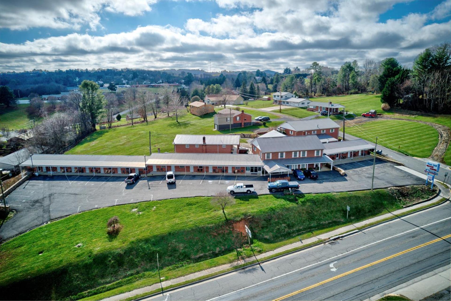 Knob Hill Motor Lodge photo 27