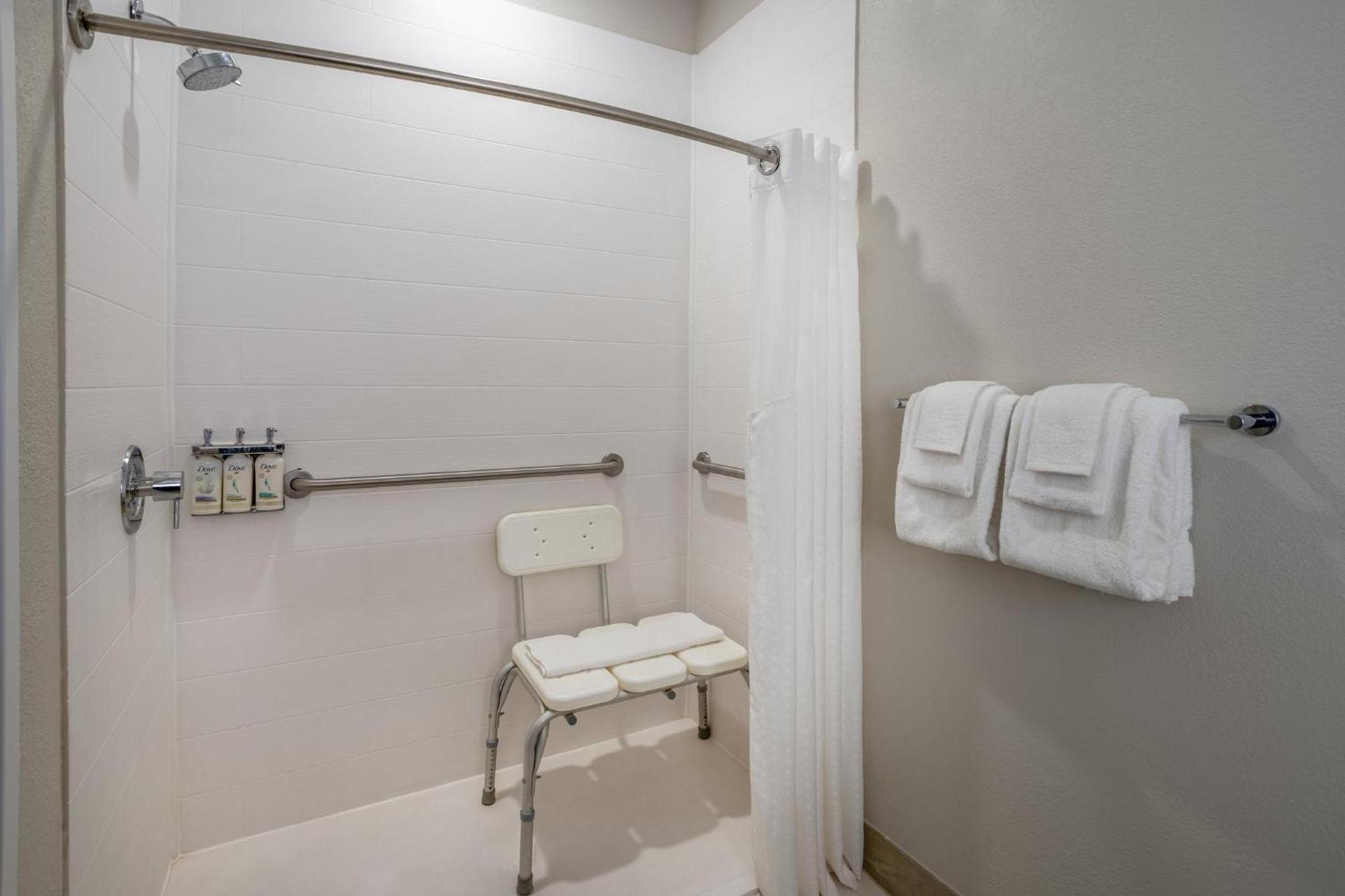 Holiday Inn Express Hotel & Suites Salisbury - Delmar by IHG photo 40
