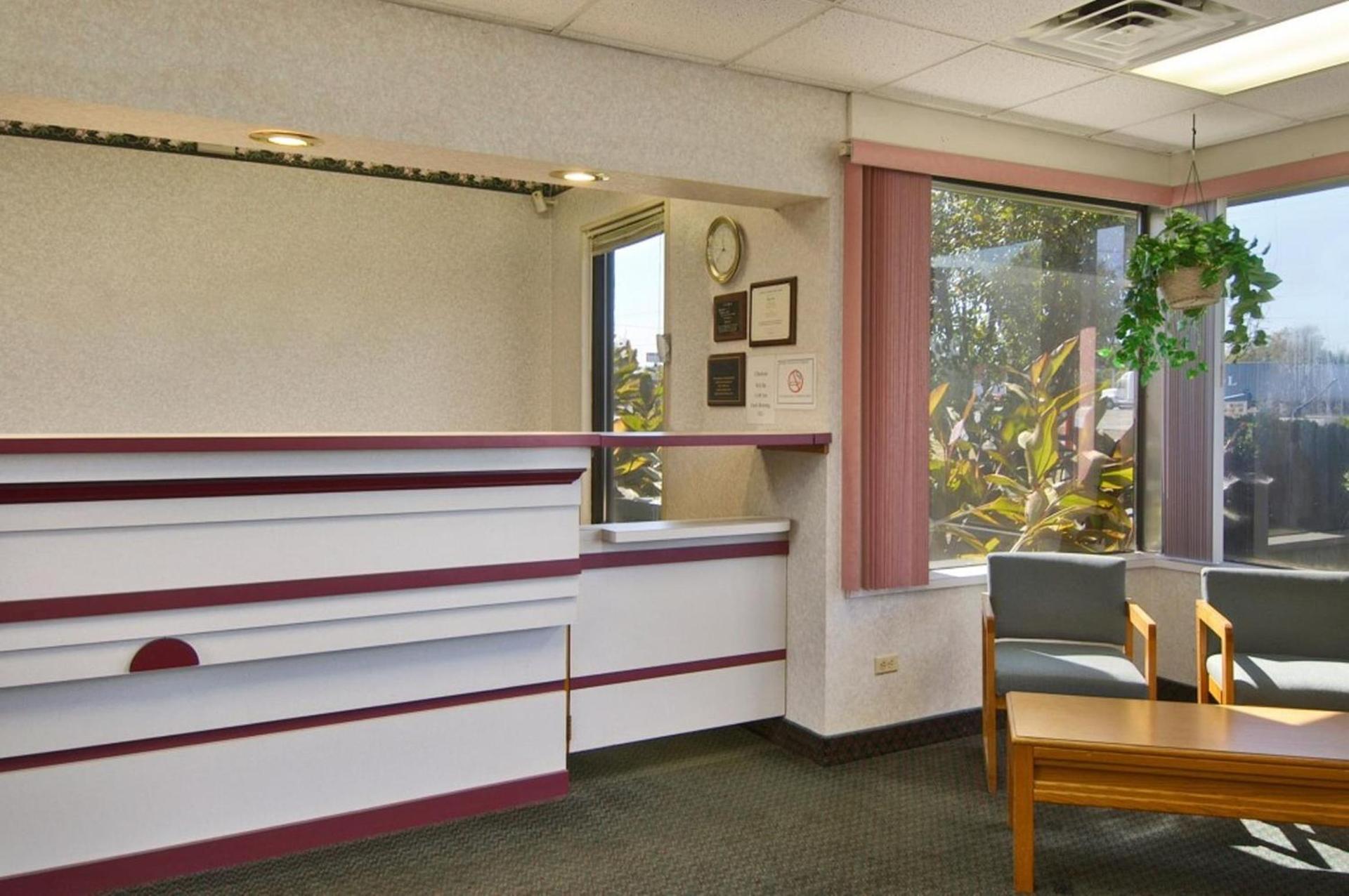 Travelodge by Wyndham Ridgeway Martinsville Area photo 17