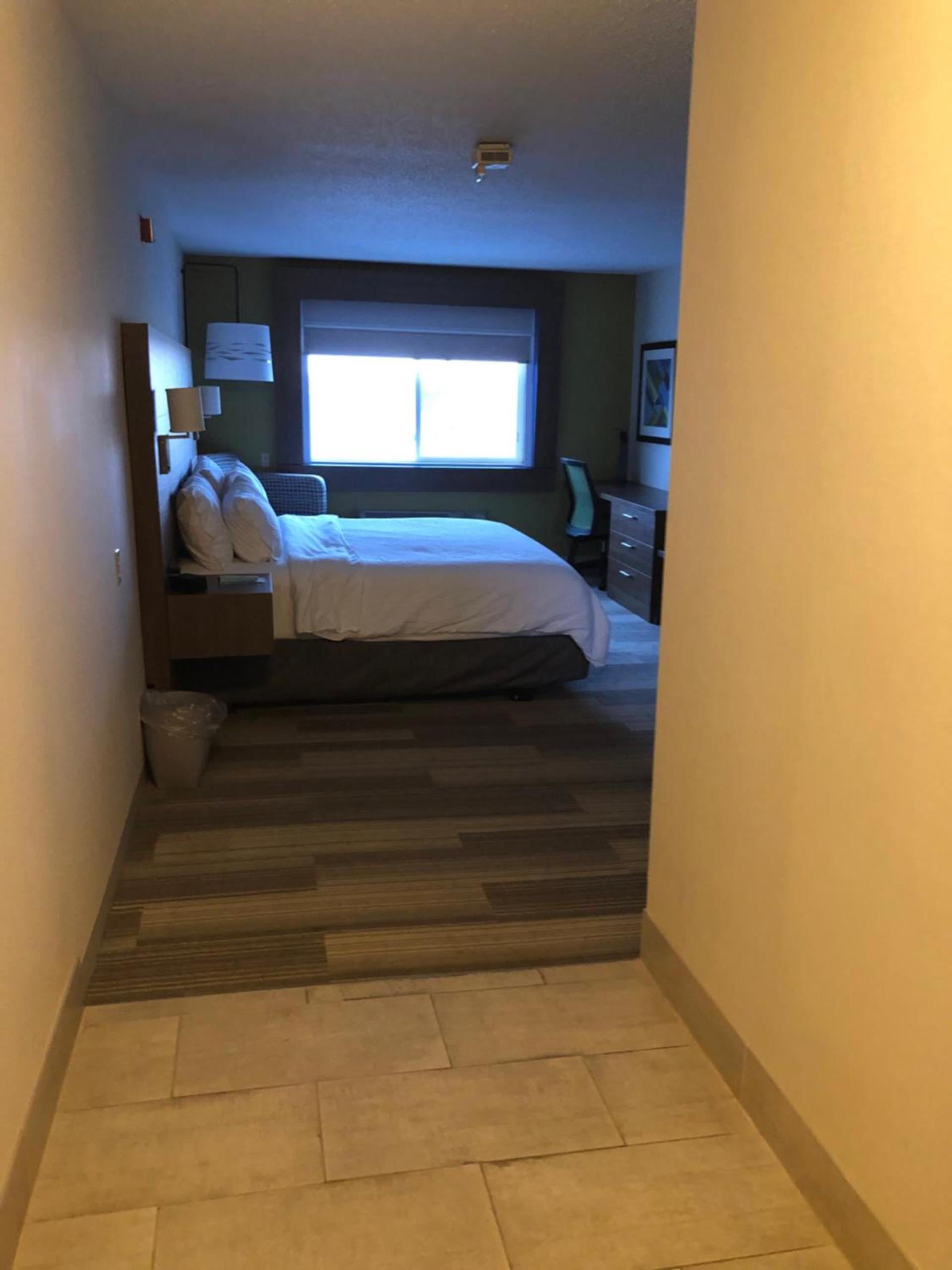 Holiday Inn Express Mt. Vernon by IHG photo 57