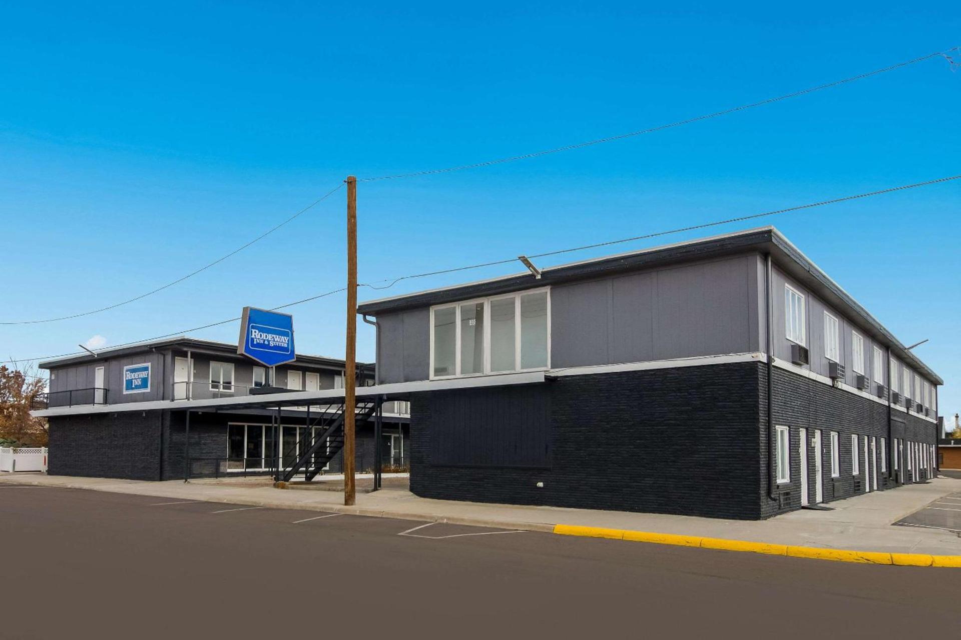 Rodeway Inn & Suites Sidney Historic Downtown I-80 photo 2