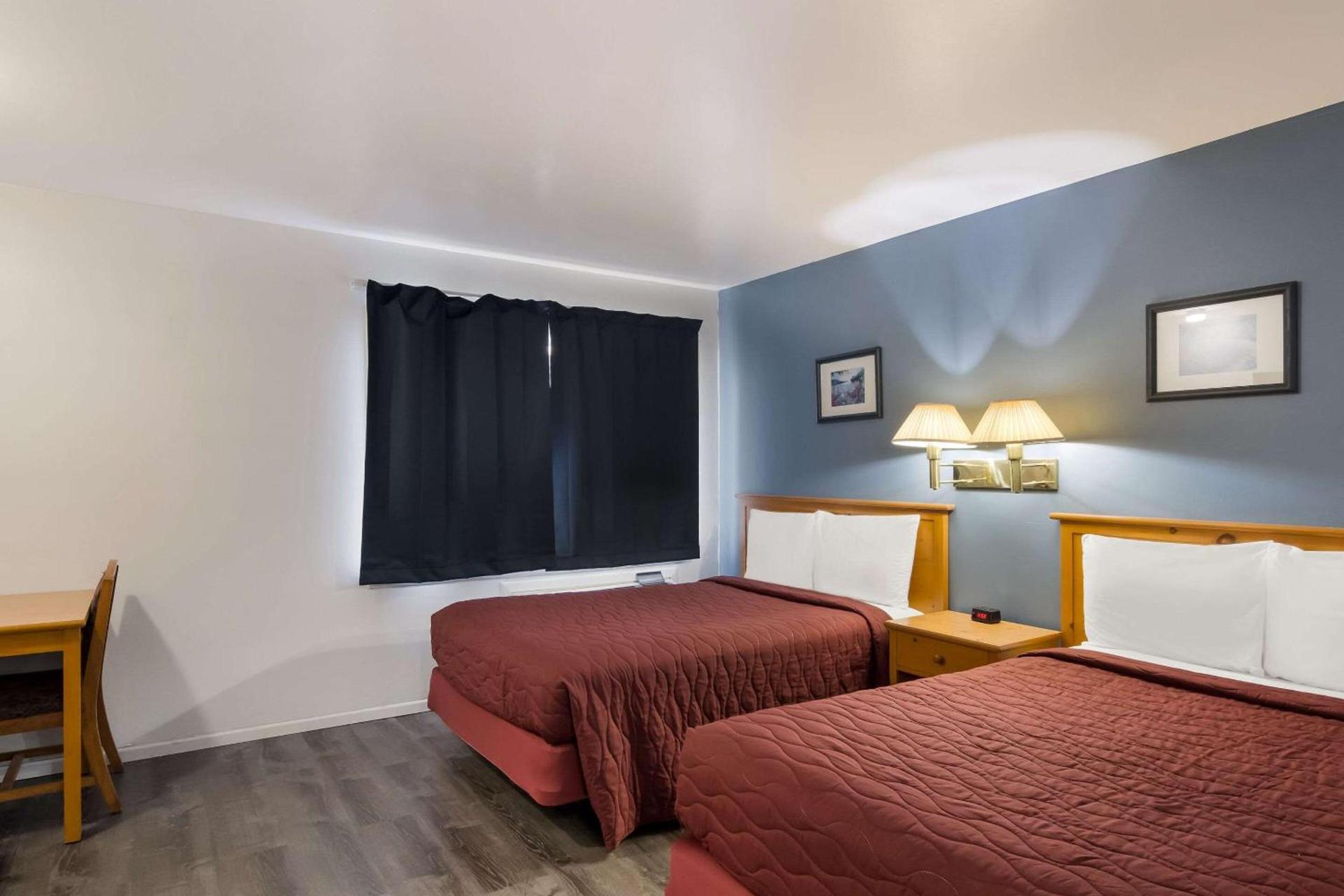 Rodeway Inn & Suites Sidney Historic Downtown I-80 photo 8