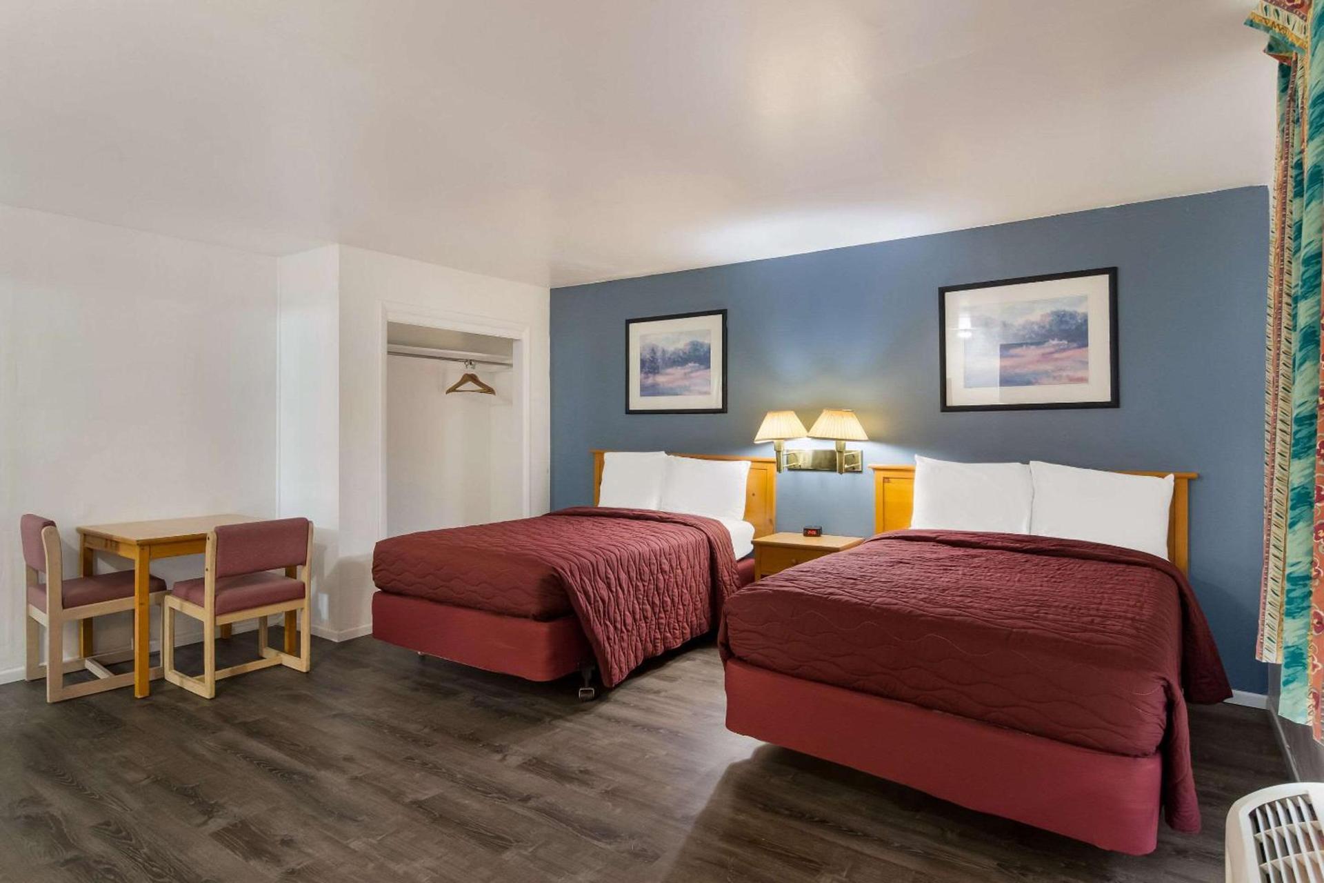 Rodeway Inn & Suites Sidney Historic Downtown I-80 photo 10