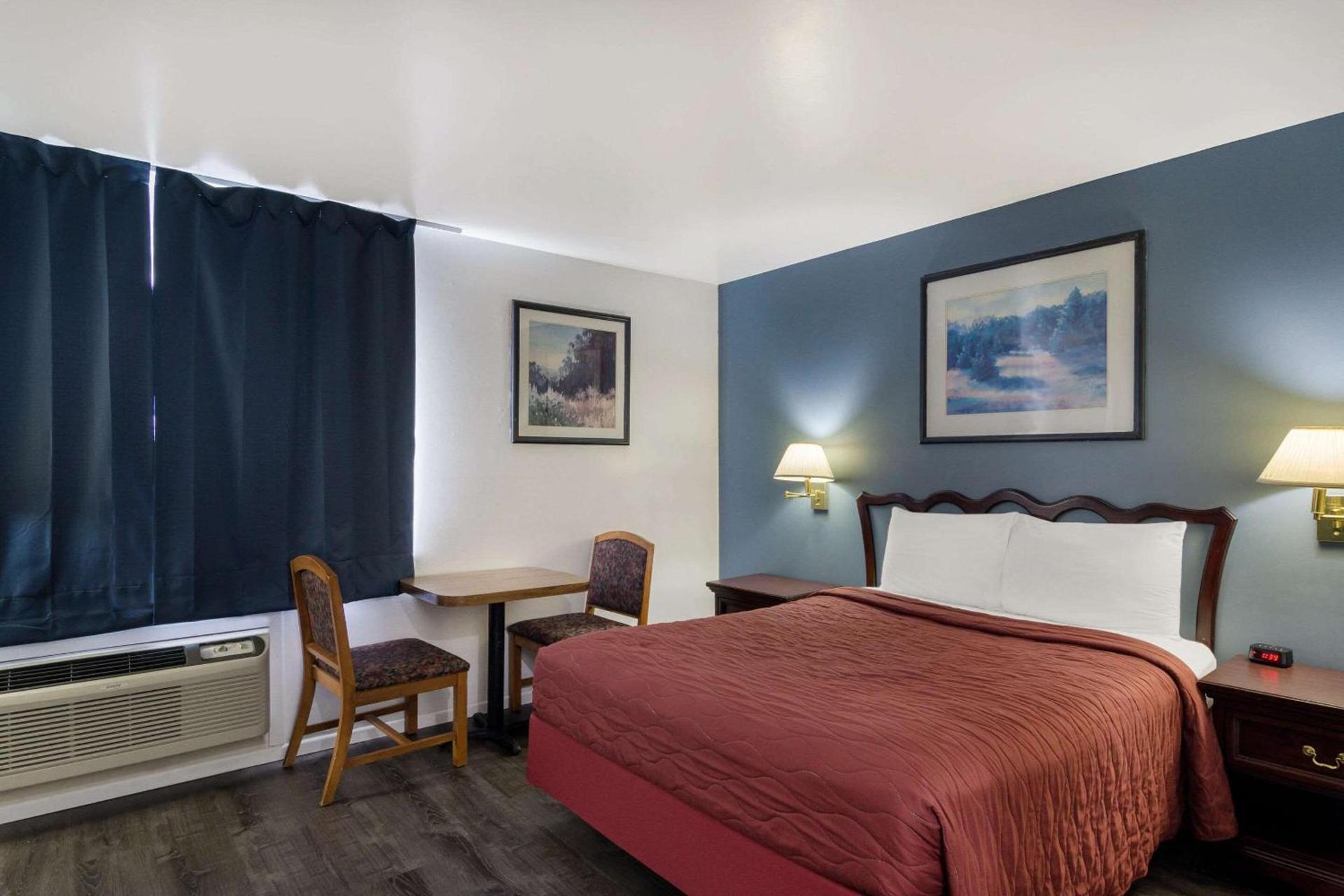 Rodeway Inn & Suites Sidney Historic Downtown I-80 photo 14