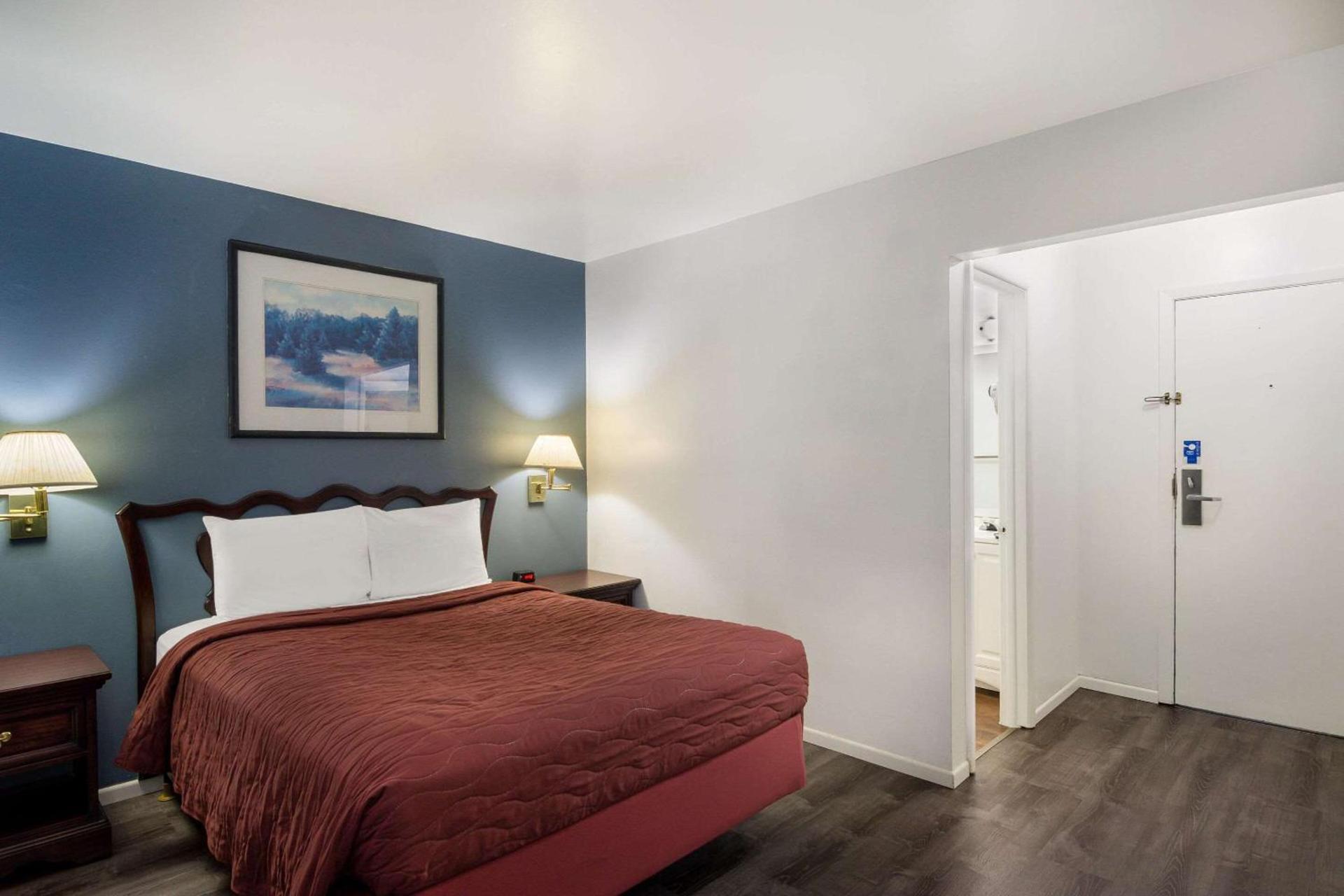Rodeway Inn & Suites Sidney Historic Downtown I-80 photo 15