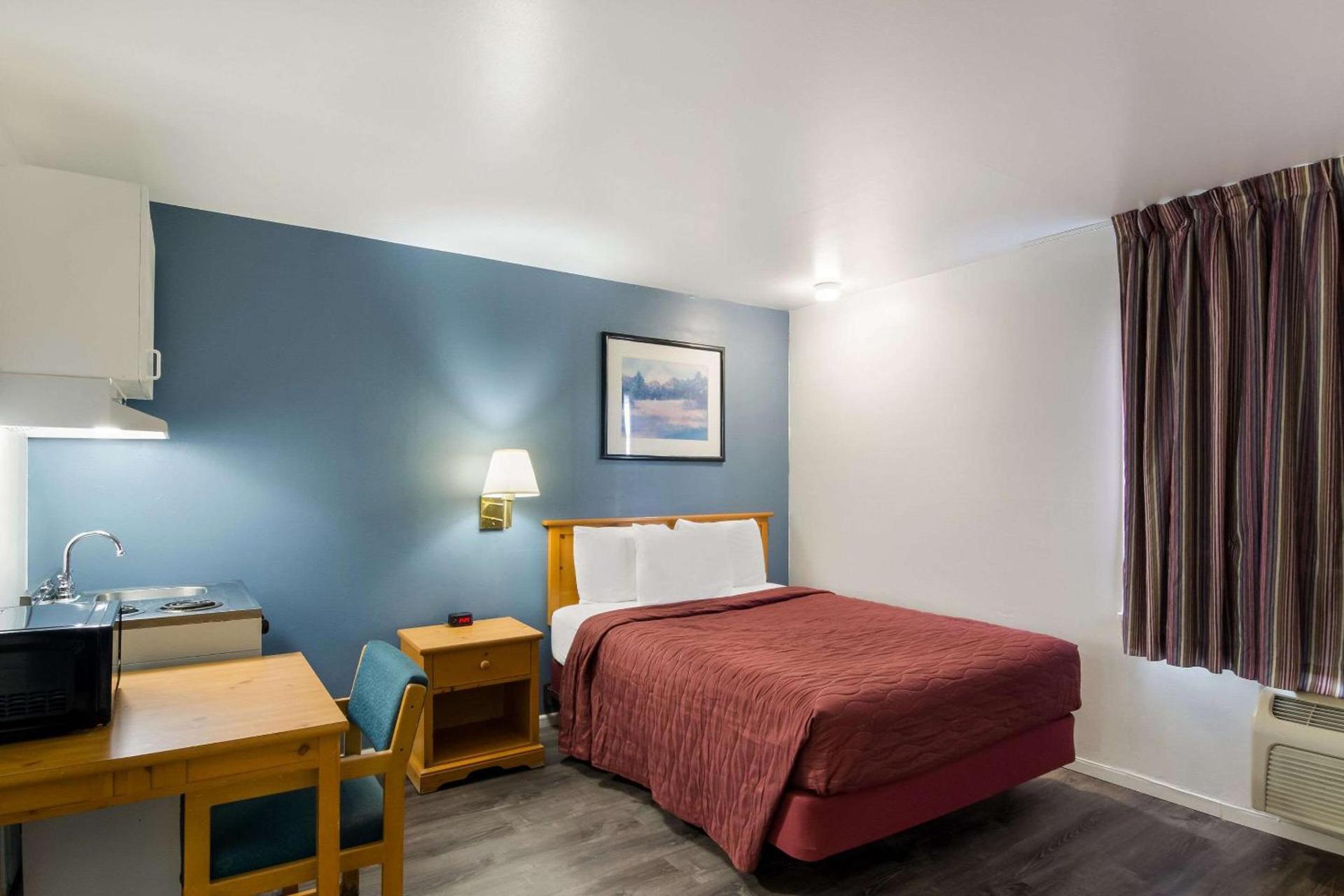 Rodeway Inn & Suites Sidney Historic Downtown I-80 photo 17