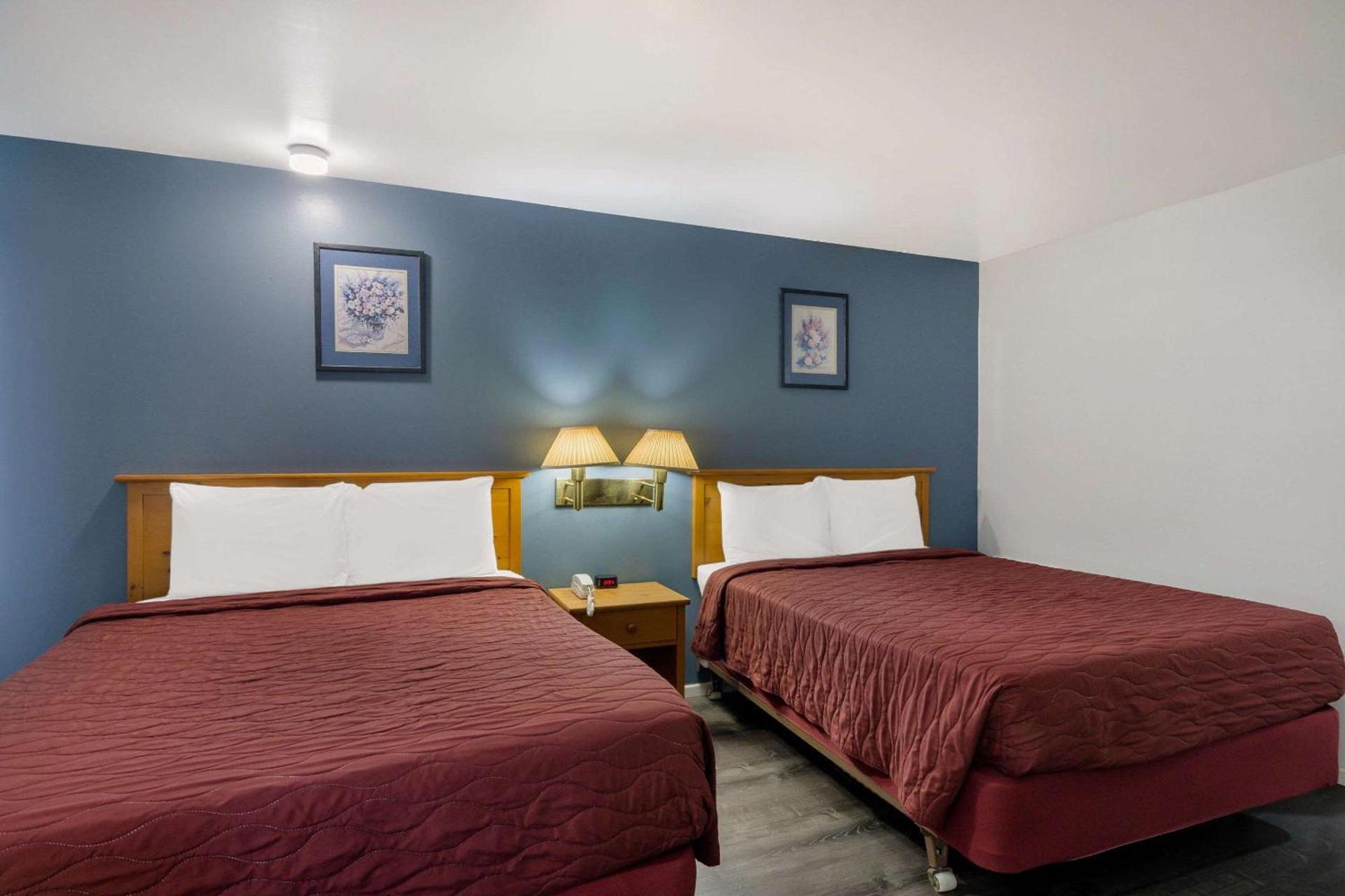 Rodeway Inn & Suites Sidney Historic Downtown I-80 photo 22