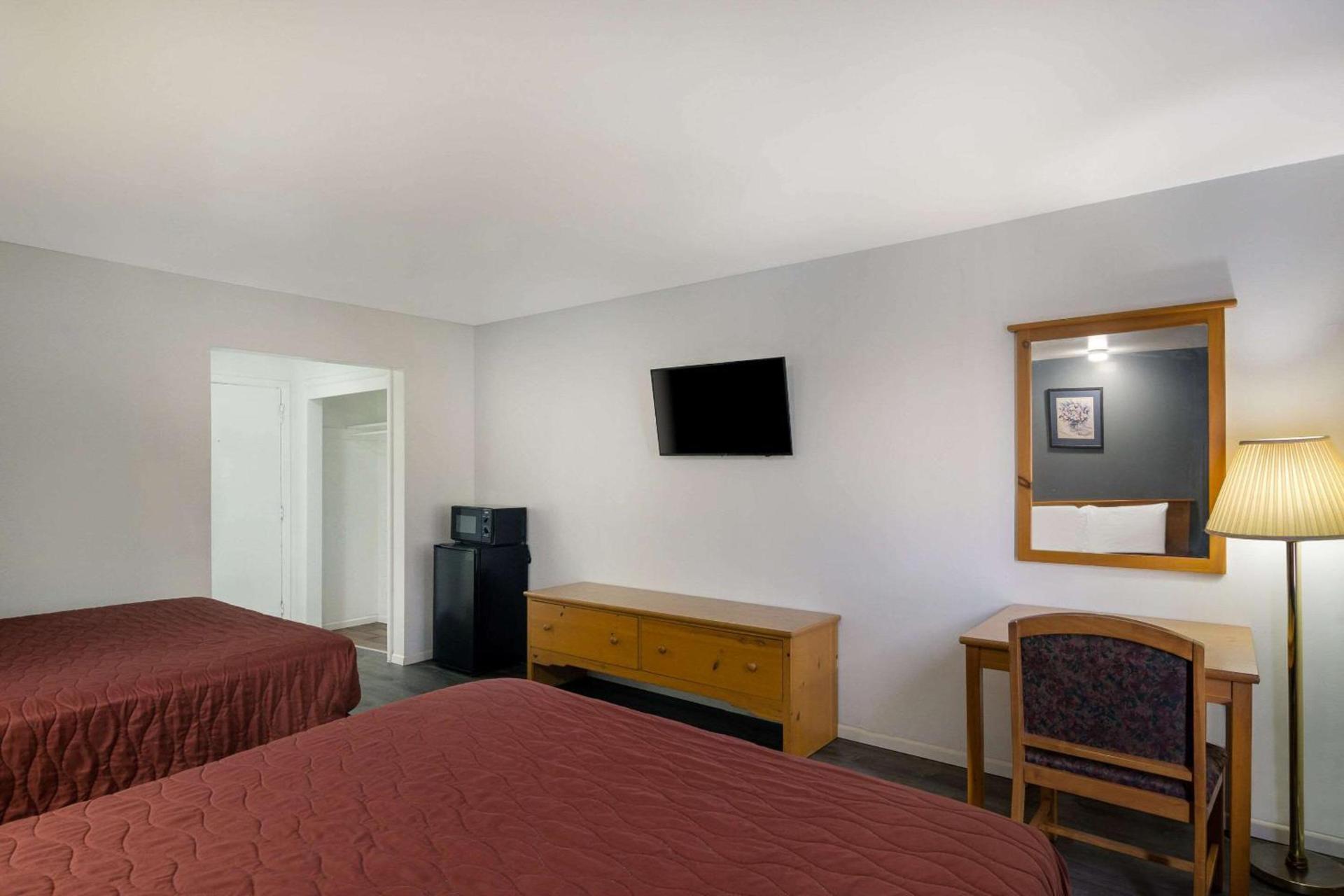 Rodeway Inn & Suites Sidney Historic Downtown I-80 photo 23