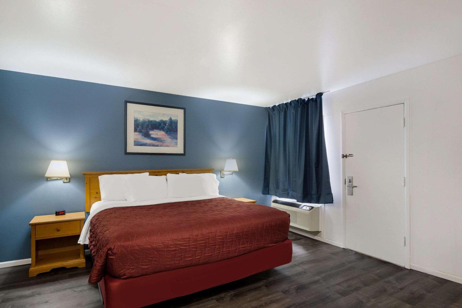 Rodeway Inn & Suites Sidney Historic Downtown I-80 photo 25
