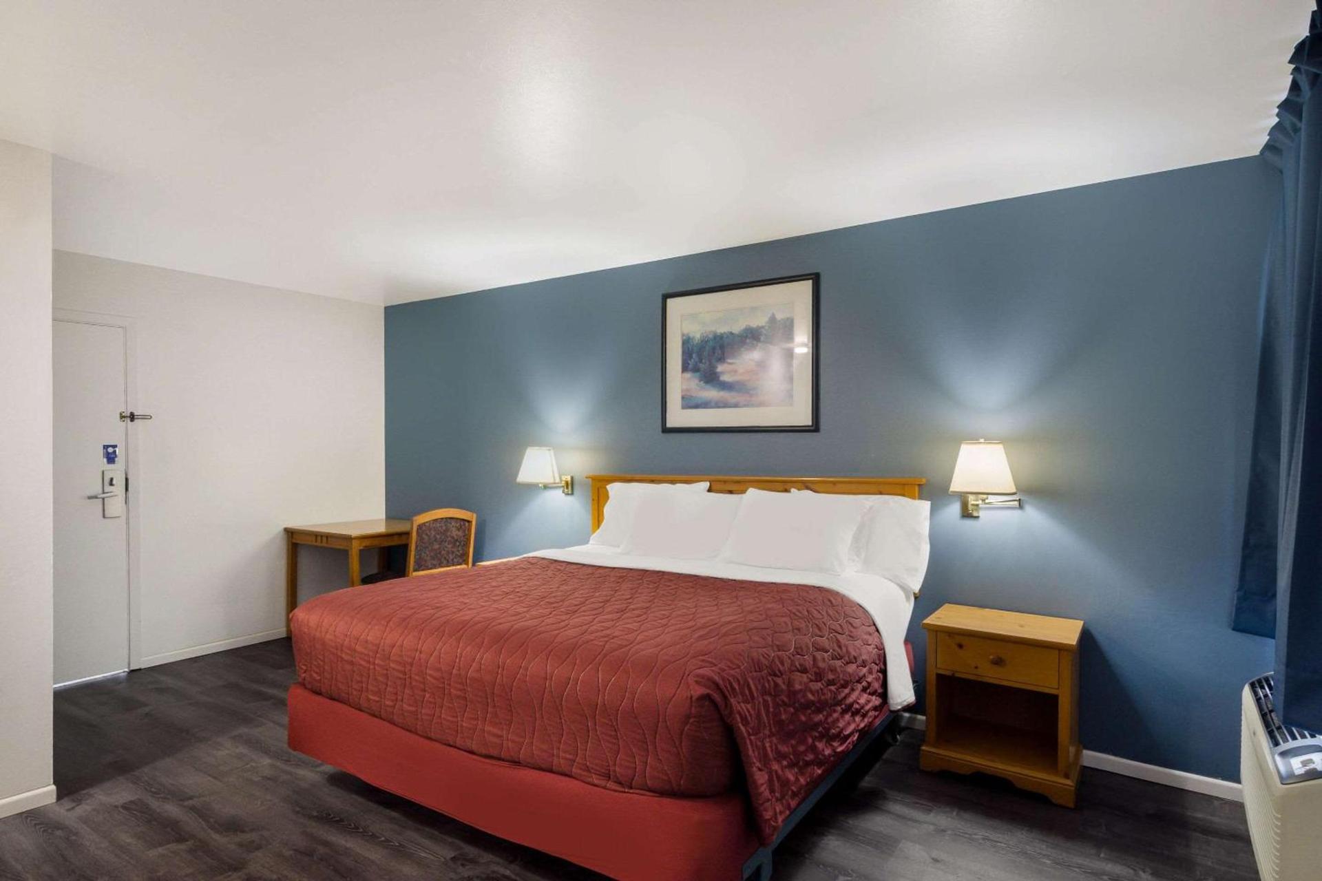 Rodeway Inn & Suites Sidney Historic Downtown I-80 photo 26