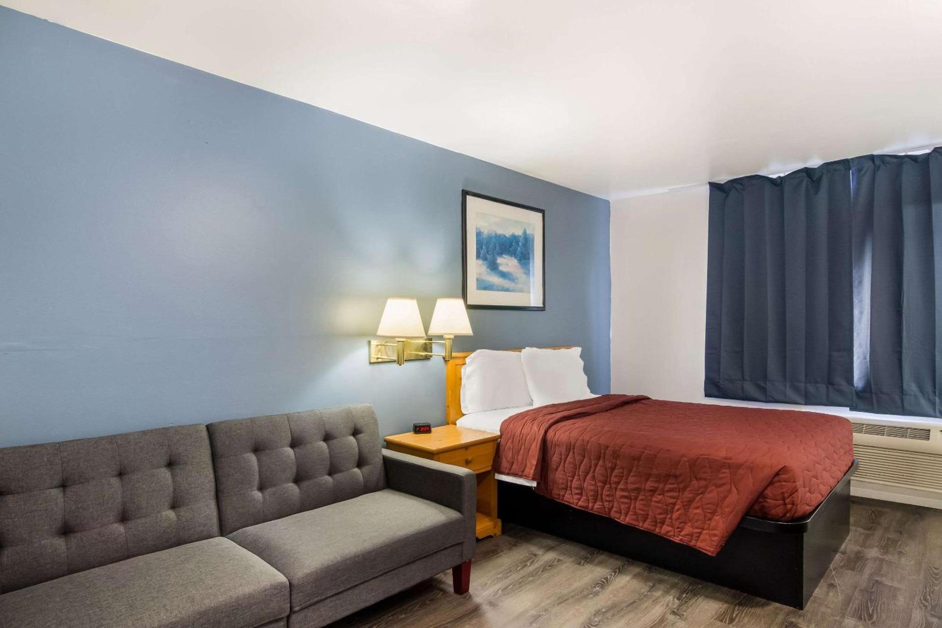 Rodeway Inn & Suites Sidney Historic Downtown I-80 photo 32