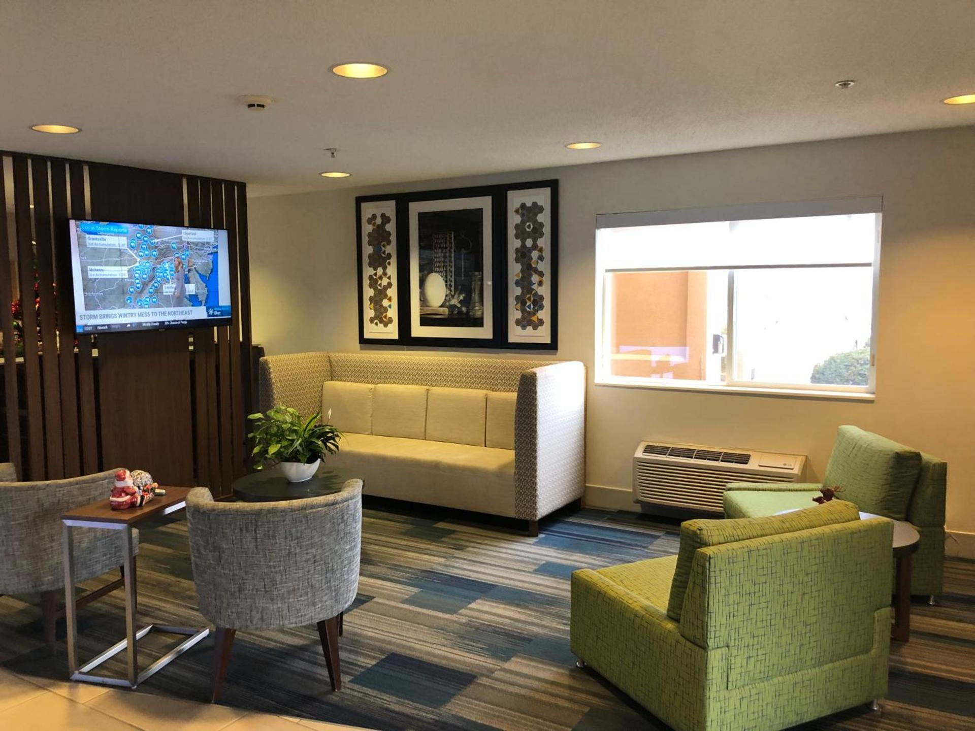 Holiday Inn Express Mt. Vernon by IHG photo 58