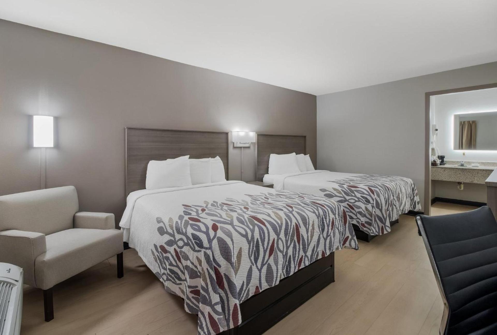 Red Roof Inn & Suites Jackson, TN photo 24