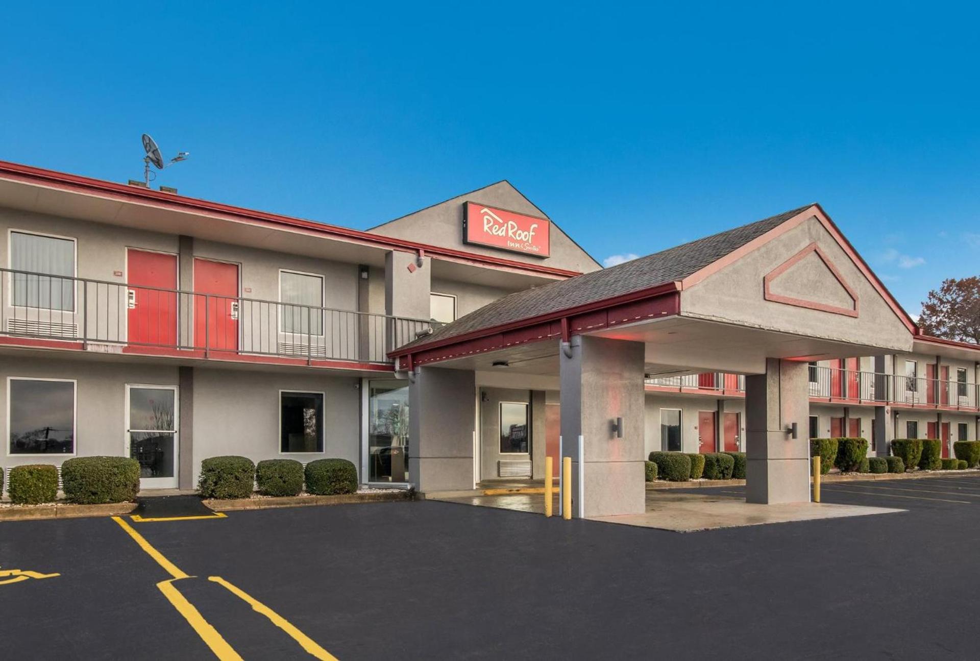Red Roof Inn & Suites Jackson, TN — hotel in Jackson