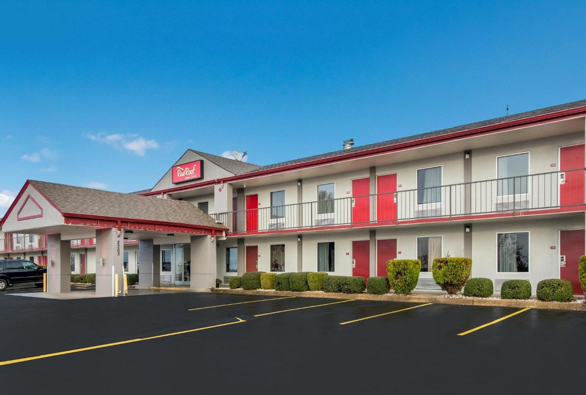 Red Roof Inn & Suites Jackson, TN photo 3