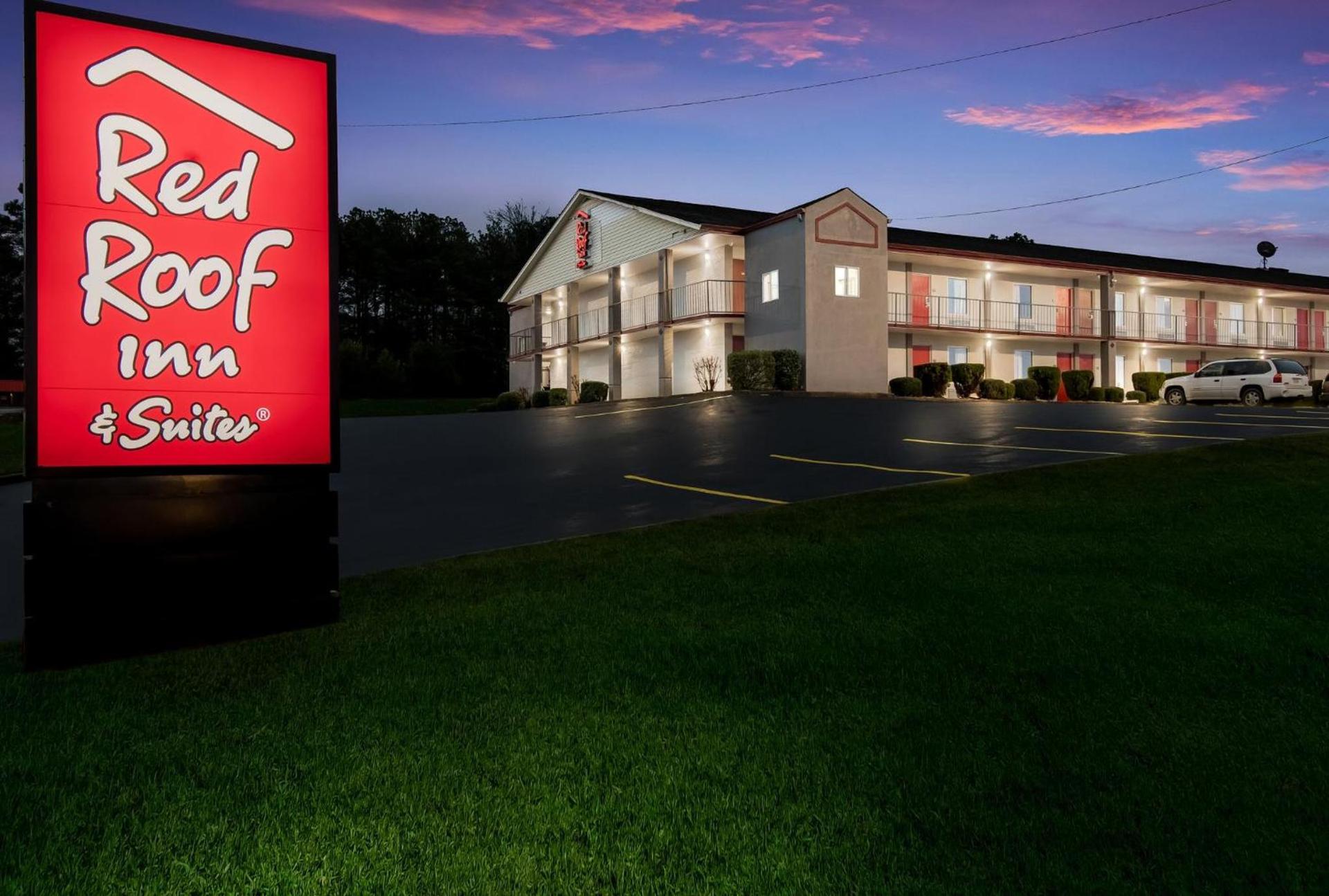Red Roof Inn & Suites Jackson, TN photo 7