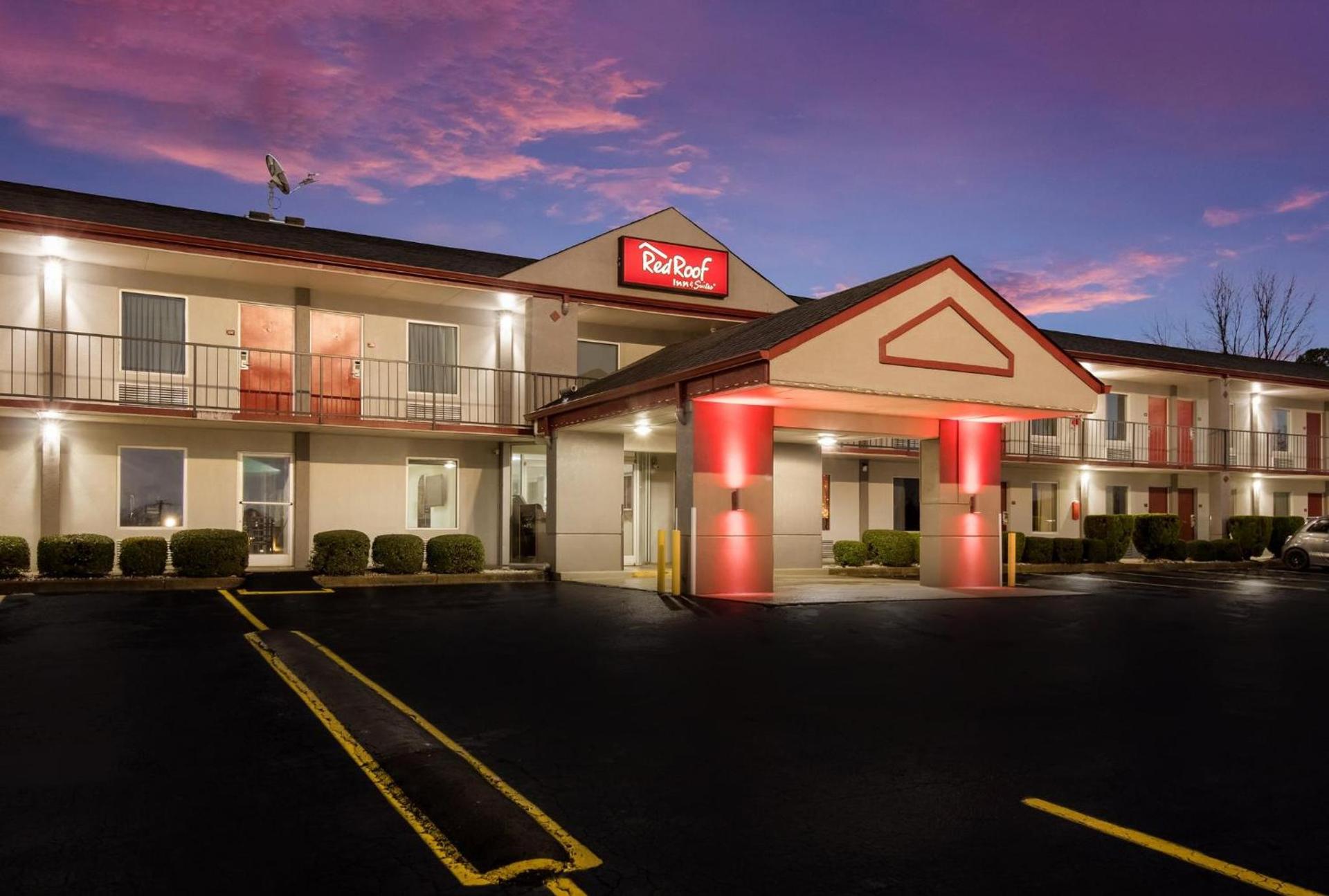 Red Roof Inn & Suites Jackson, TN photo 6