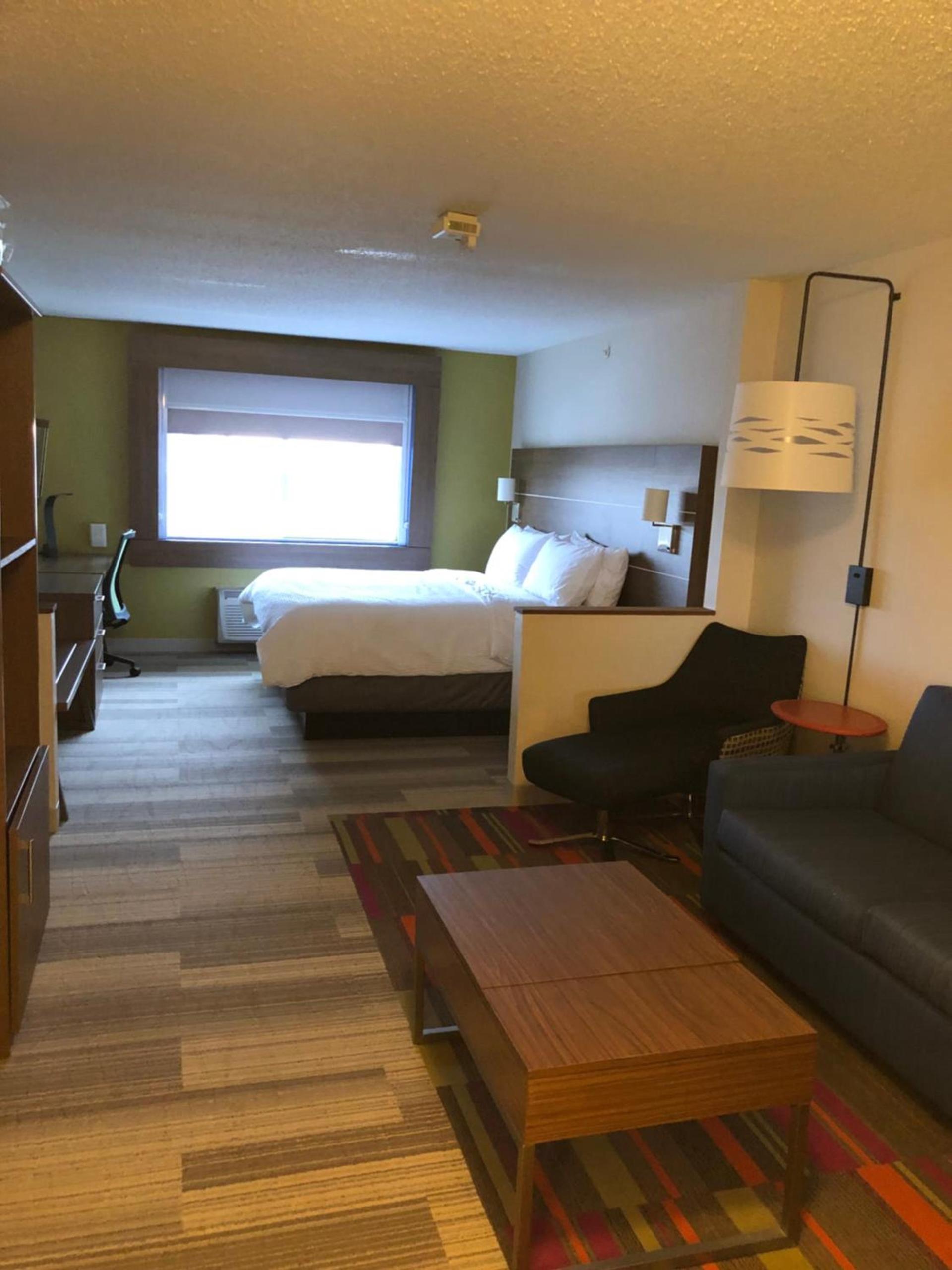 Holiday Inn Express Mt. Vernon by IHG photo 63