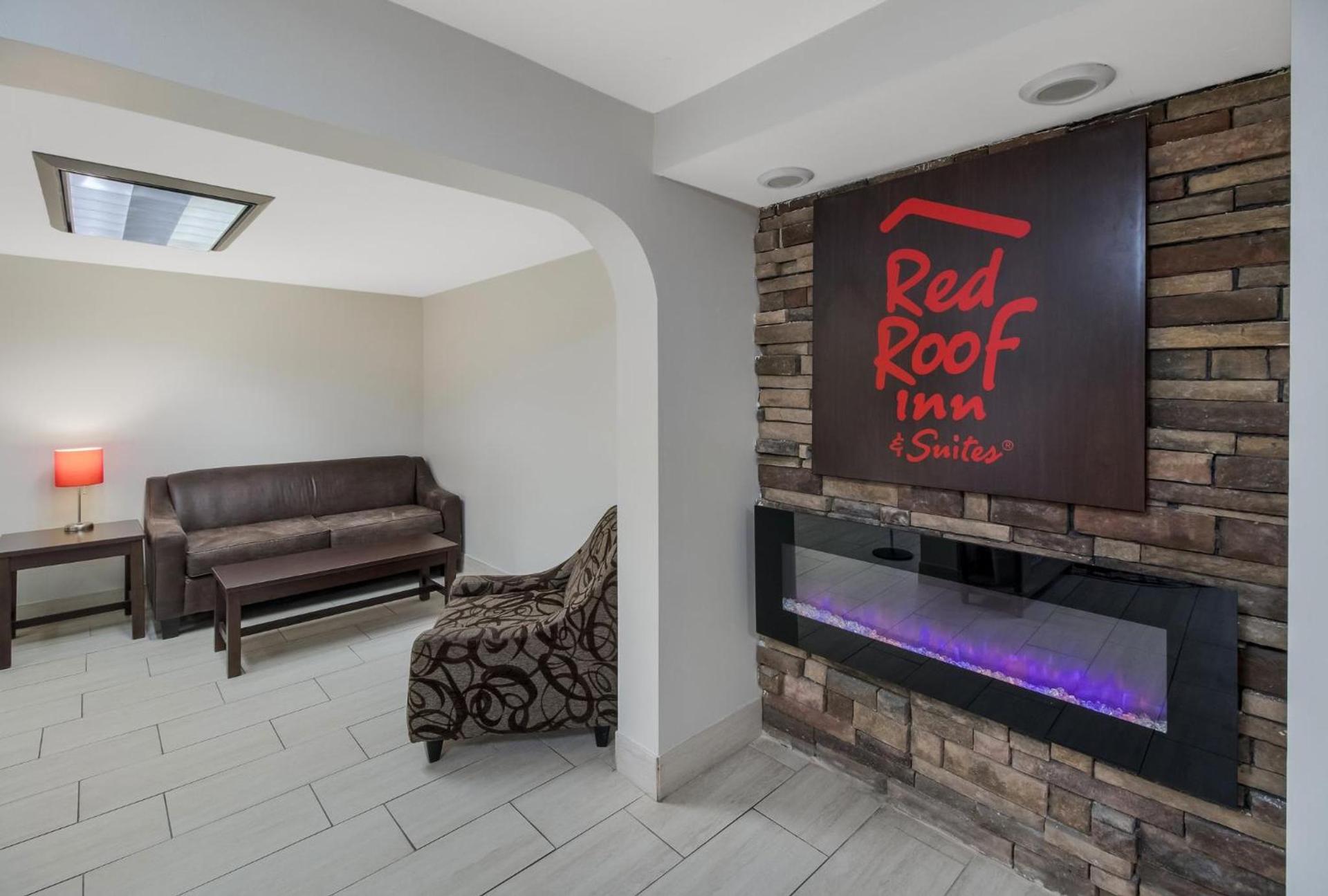 Red Roof Inn & Suites Jackson, TN photo 13