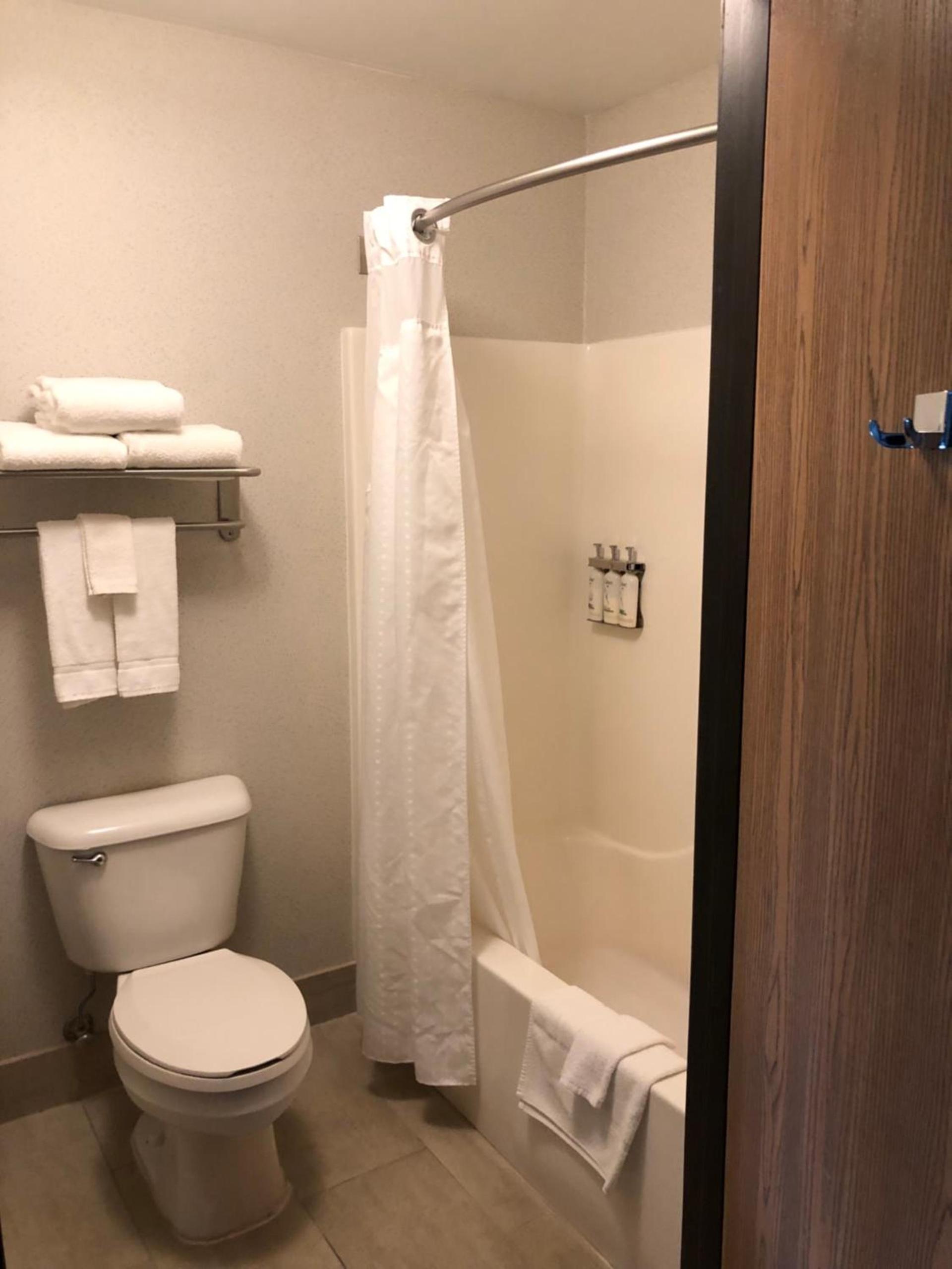 Holiday Inn Express Mt. Vernon by IHG photo 66