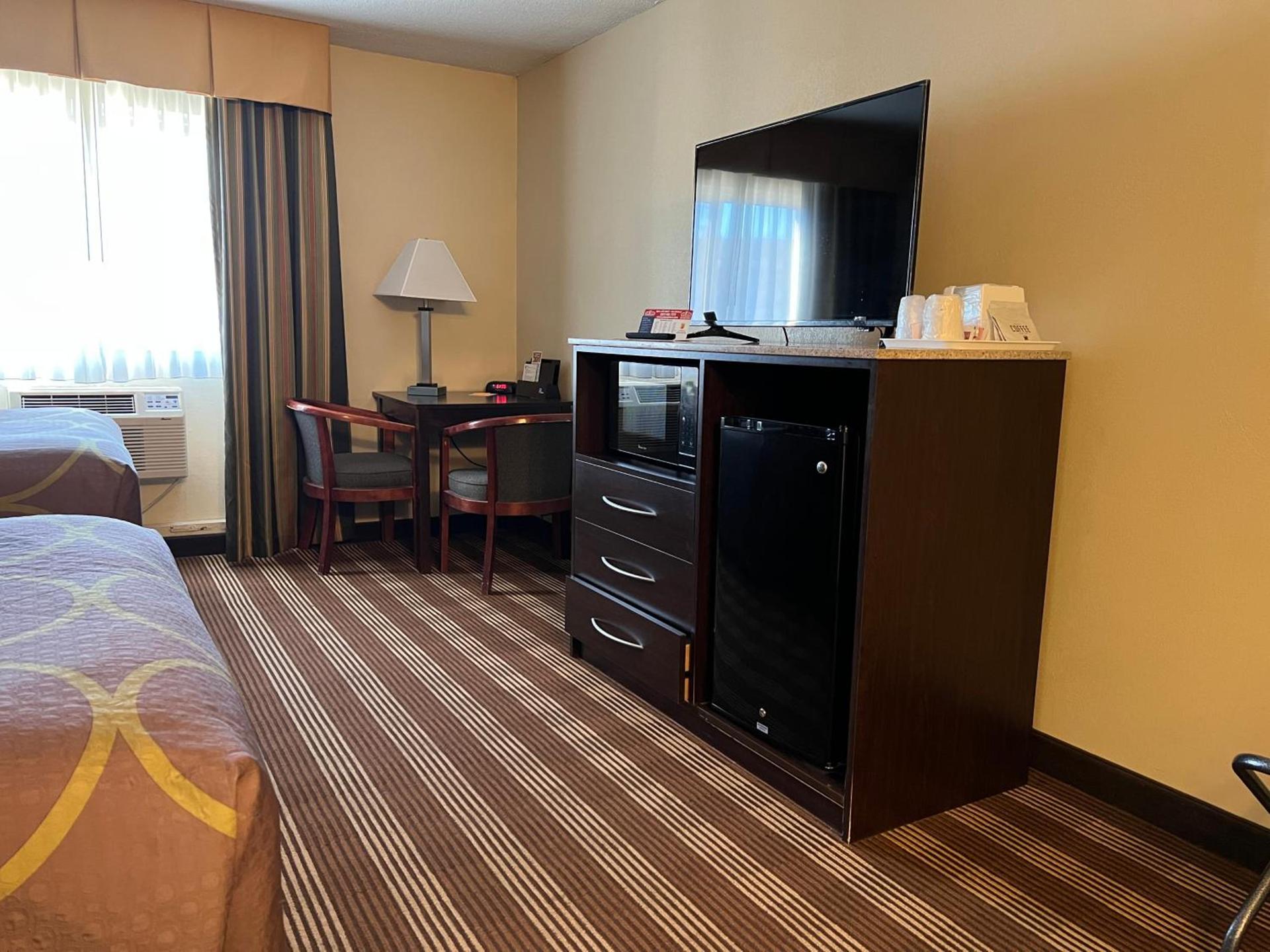 Super 8 by Wyndham Bangor photo 18