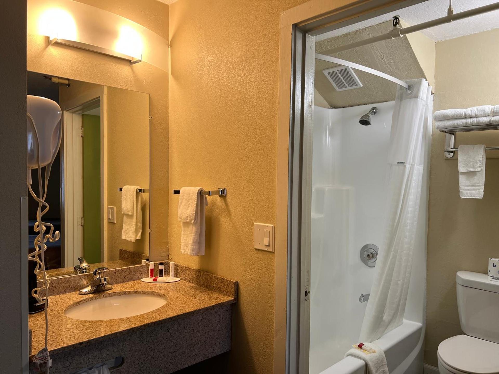 Super 8 by Wyndham Bangor photo 26