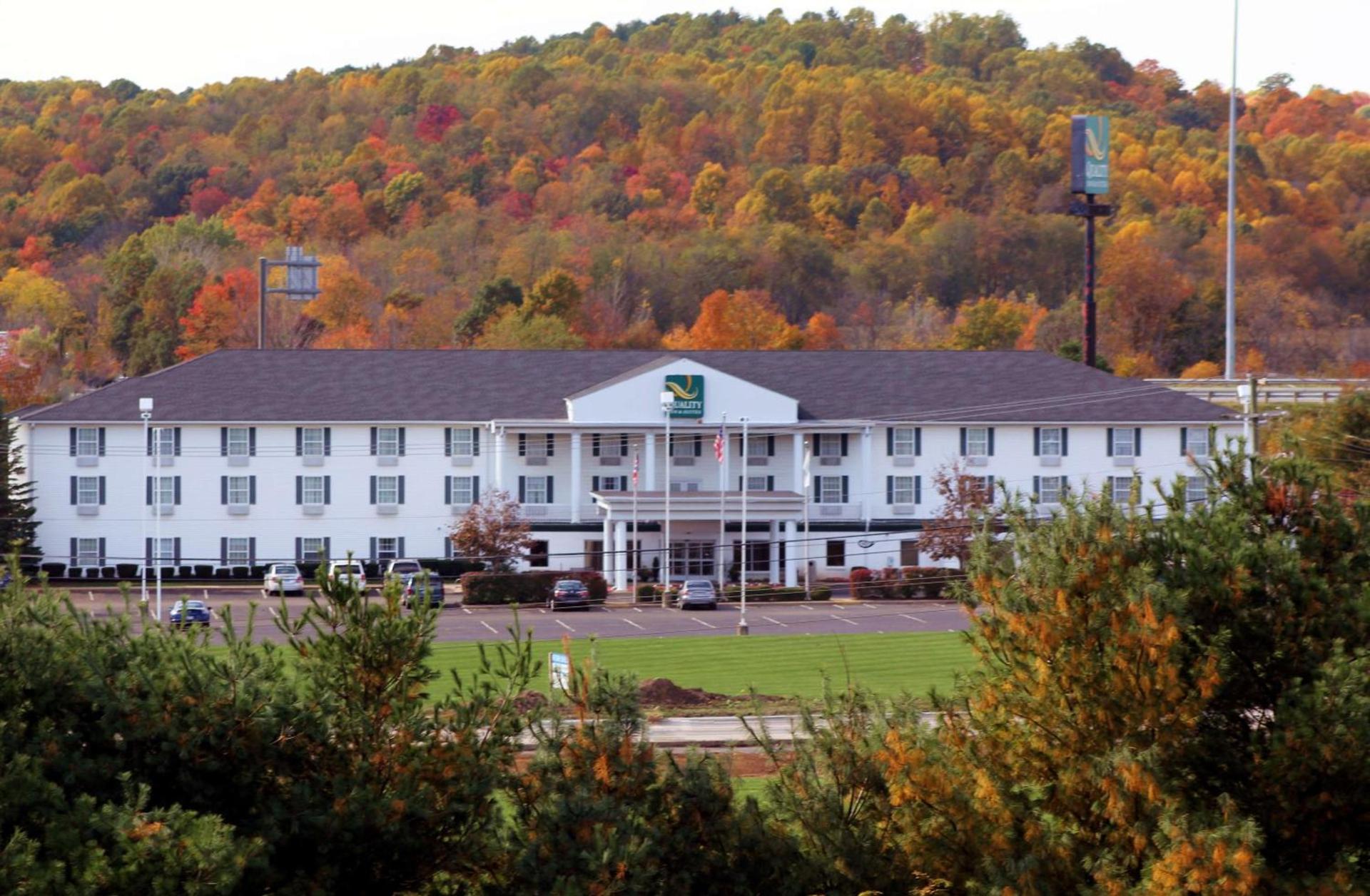 Quality Inn & Suites Bellville - Mansfield photo 2