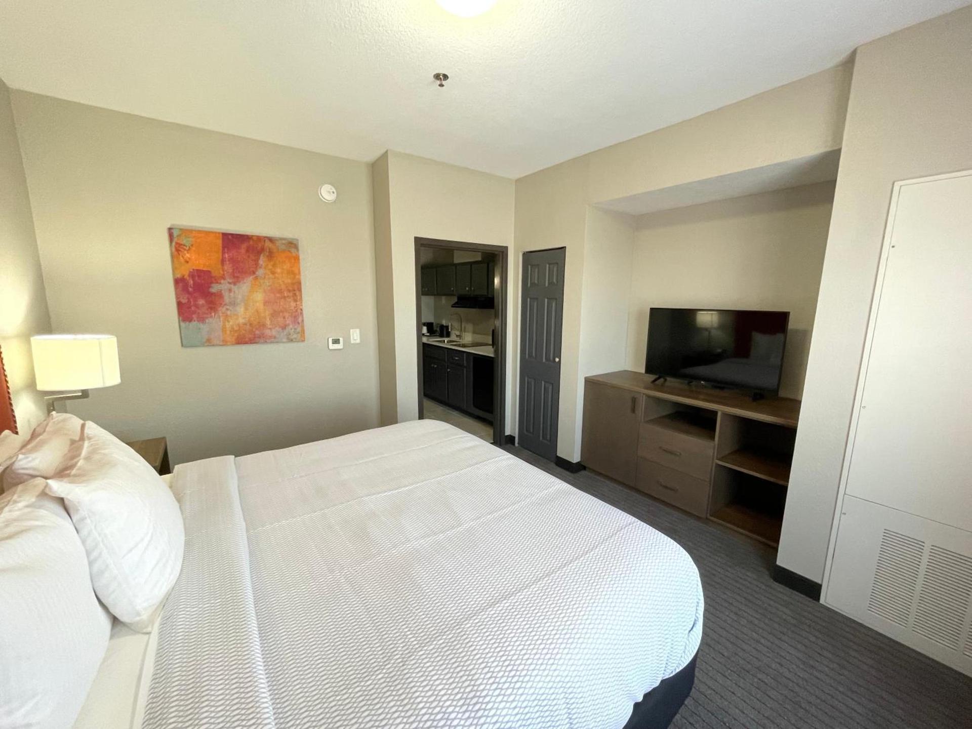 La Quinta Inn & Suites by Wyndham Augusta Fort Eisenhower photo 33