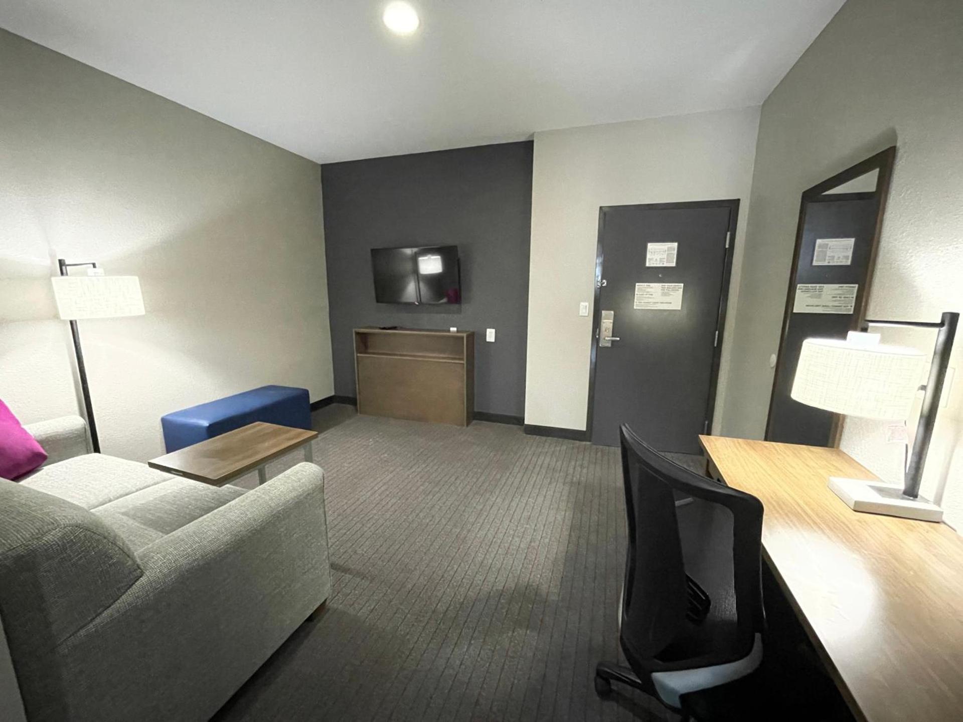 La Quinta Inn & Suites by Wyndham Augusta Fort Eisenhower photo 35