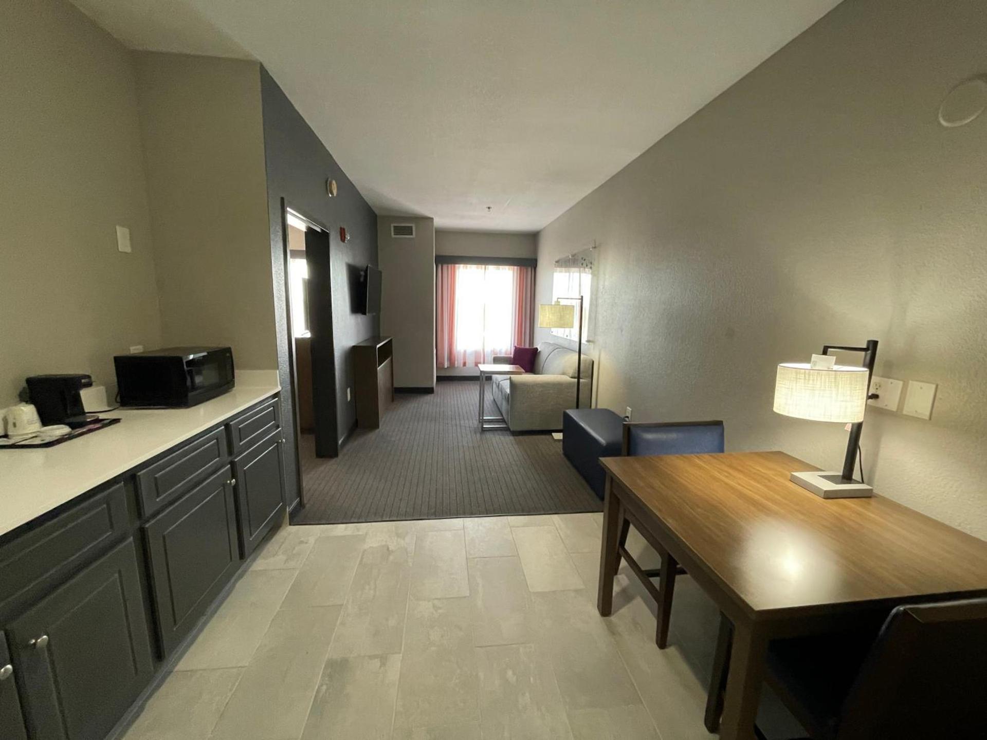 La Quinta Inn & Suites by Wyndham Augusta Fort Eisenhower photo 38