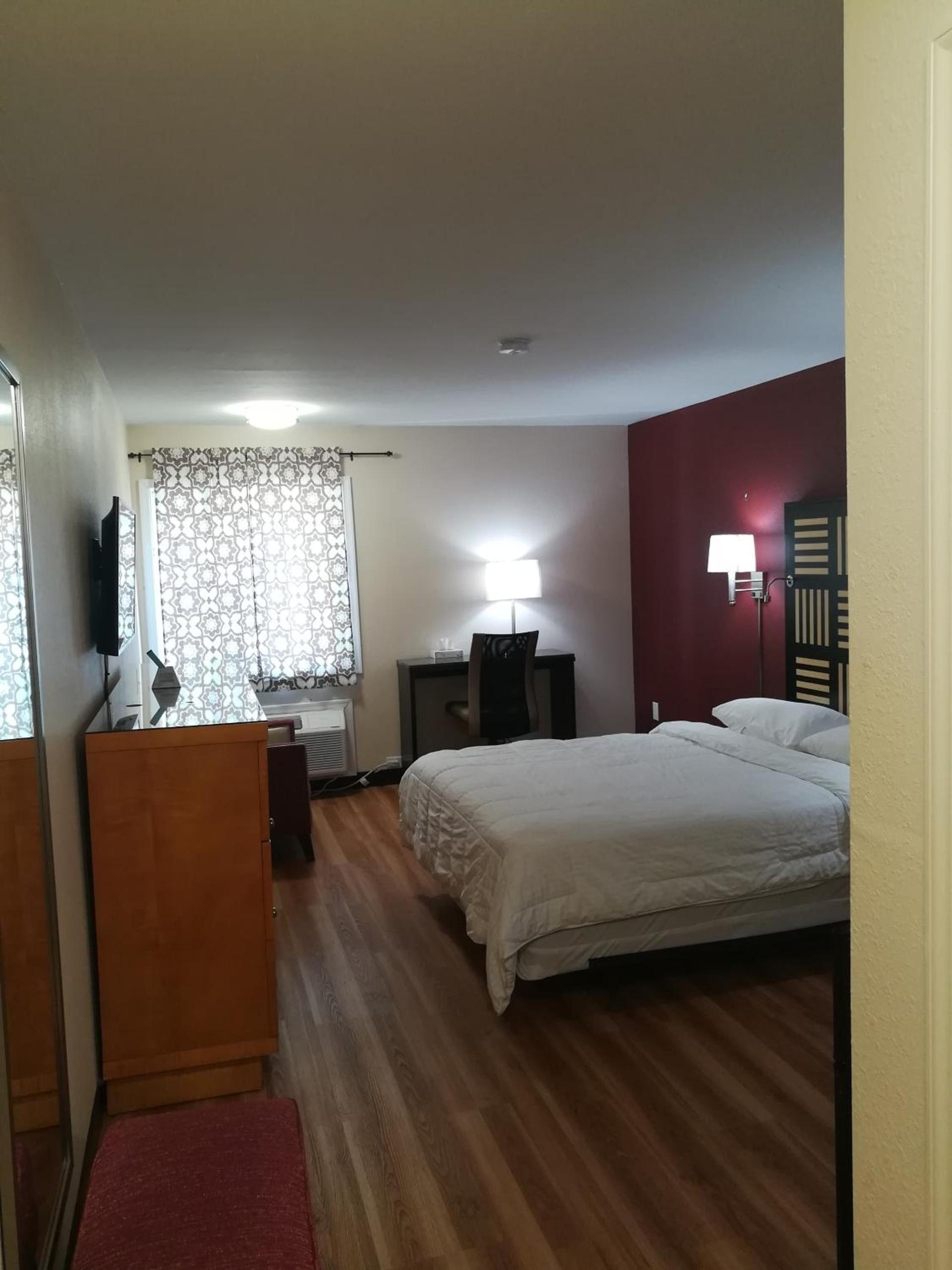 Red Crown Inn photo 65