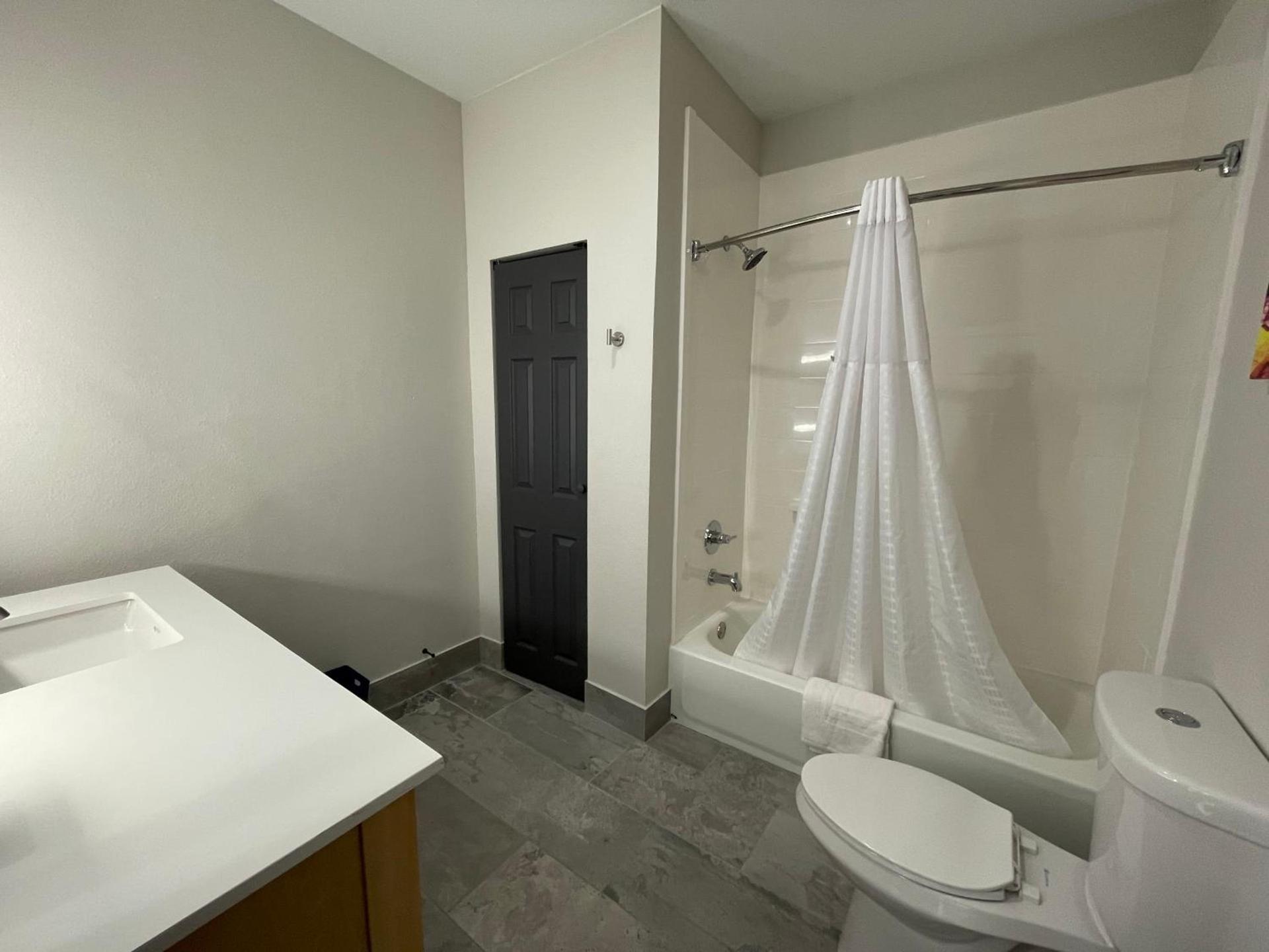 La Quinta Inn & Suites by Wyndham Augusta Fort Eisenhower photo 42