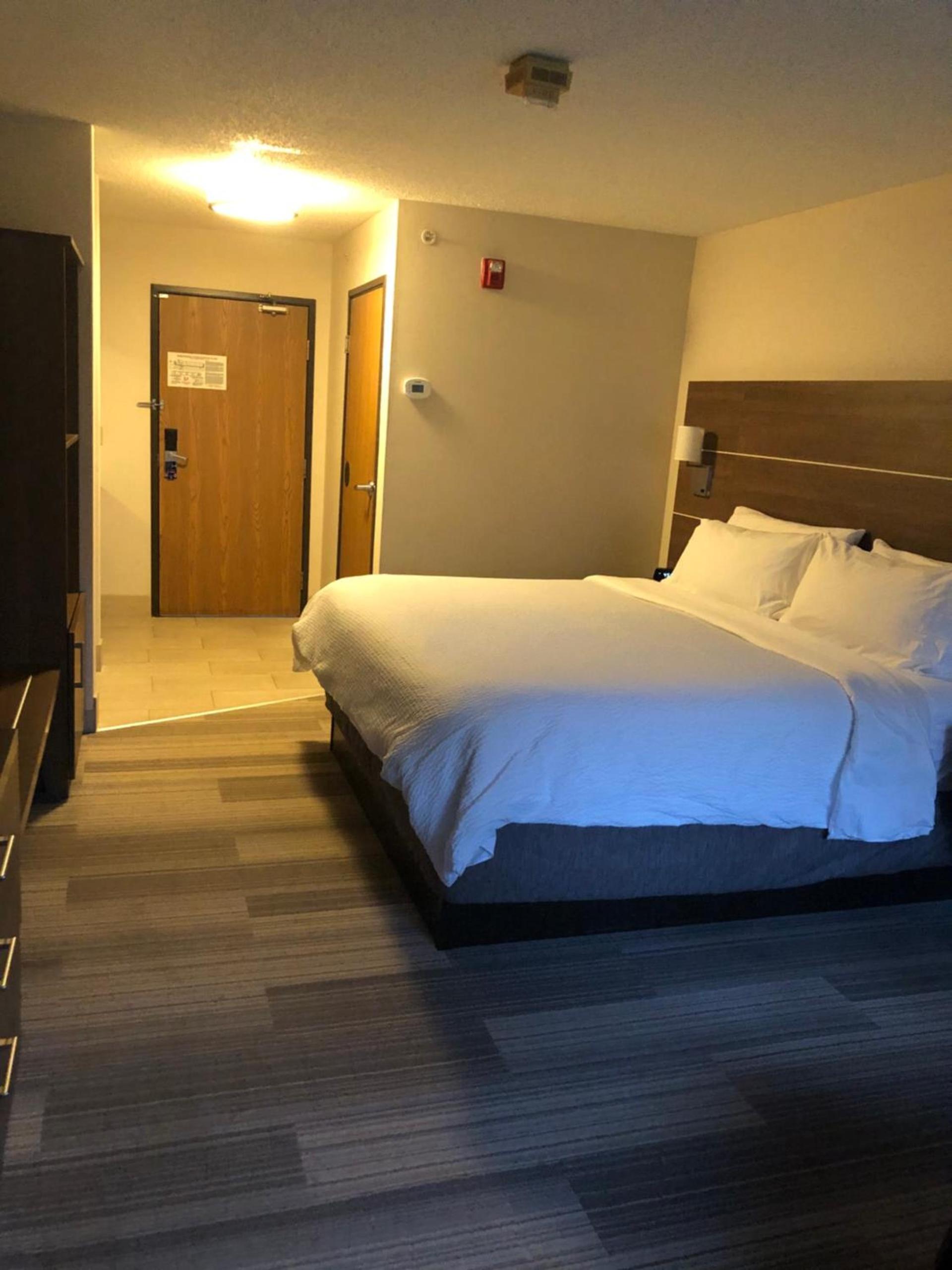 Holiday Inn Express Mt. Vernon by IHG photo 14
