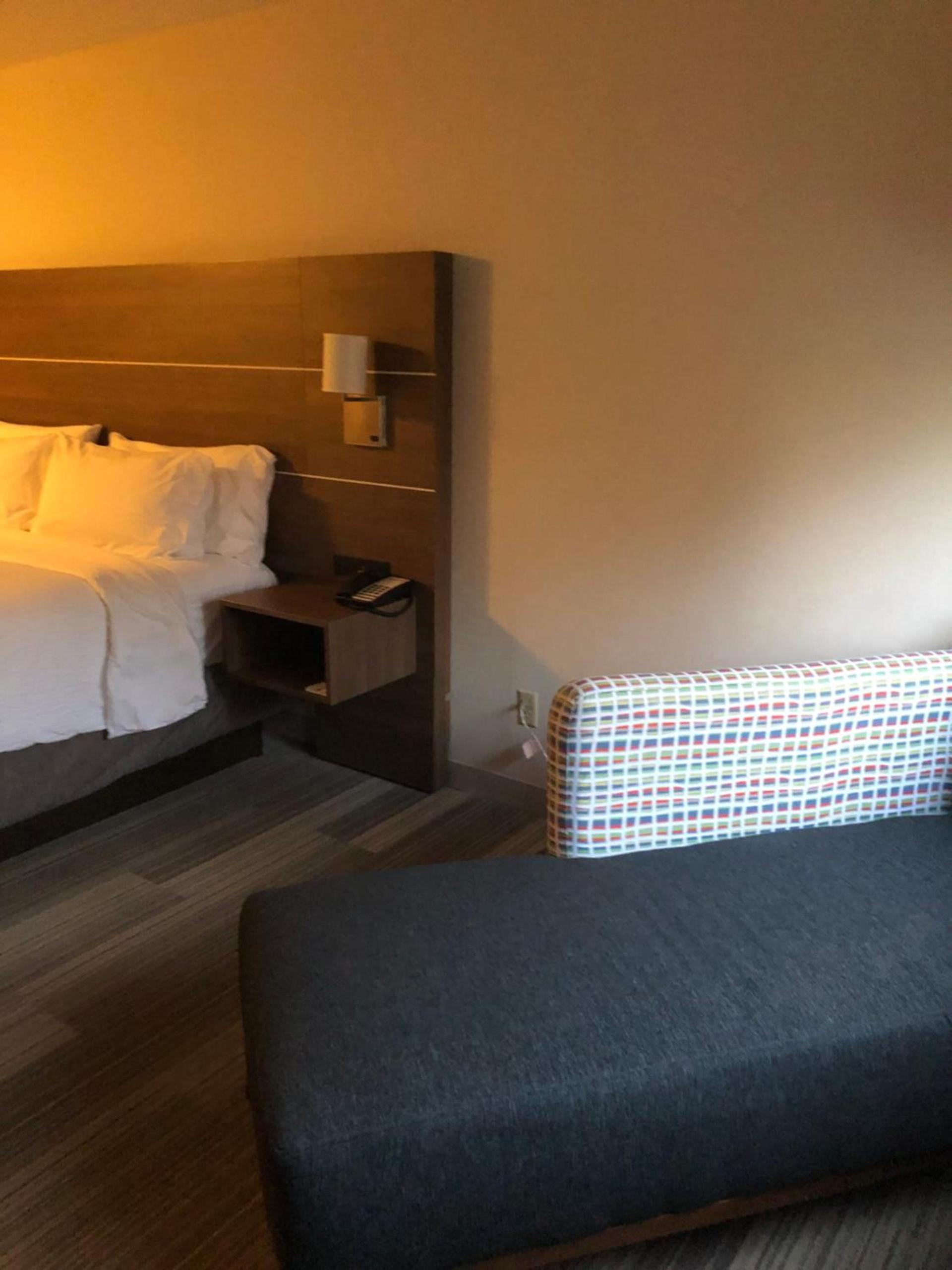 Holiday Inn Express Mt. Vernon by IHG photo 67