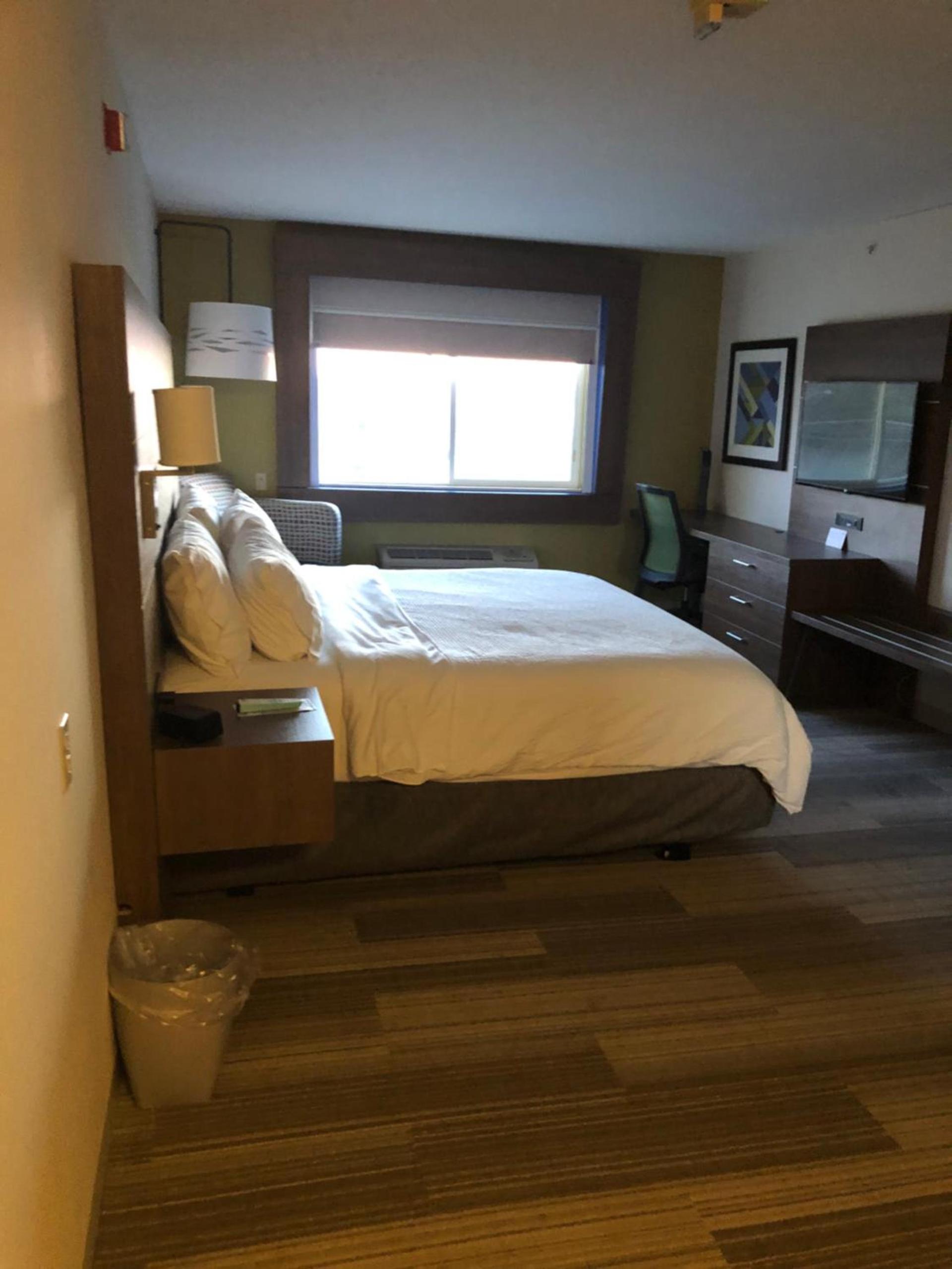 Holiday Inn Express Mt. Vernon by IHG photo 71