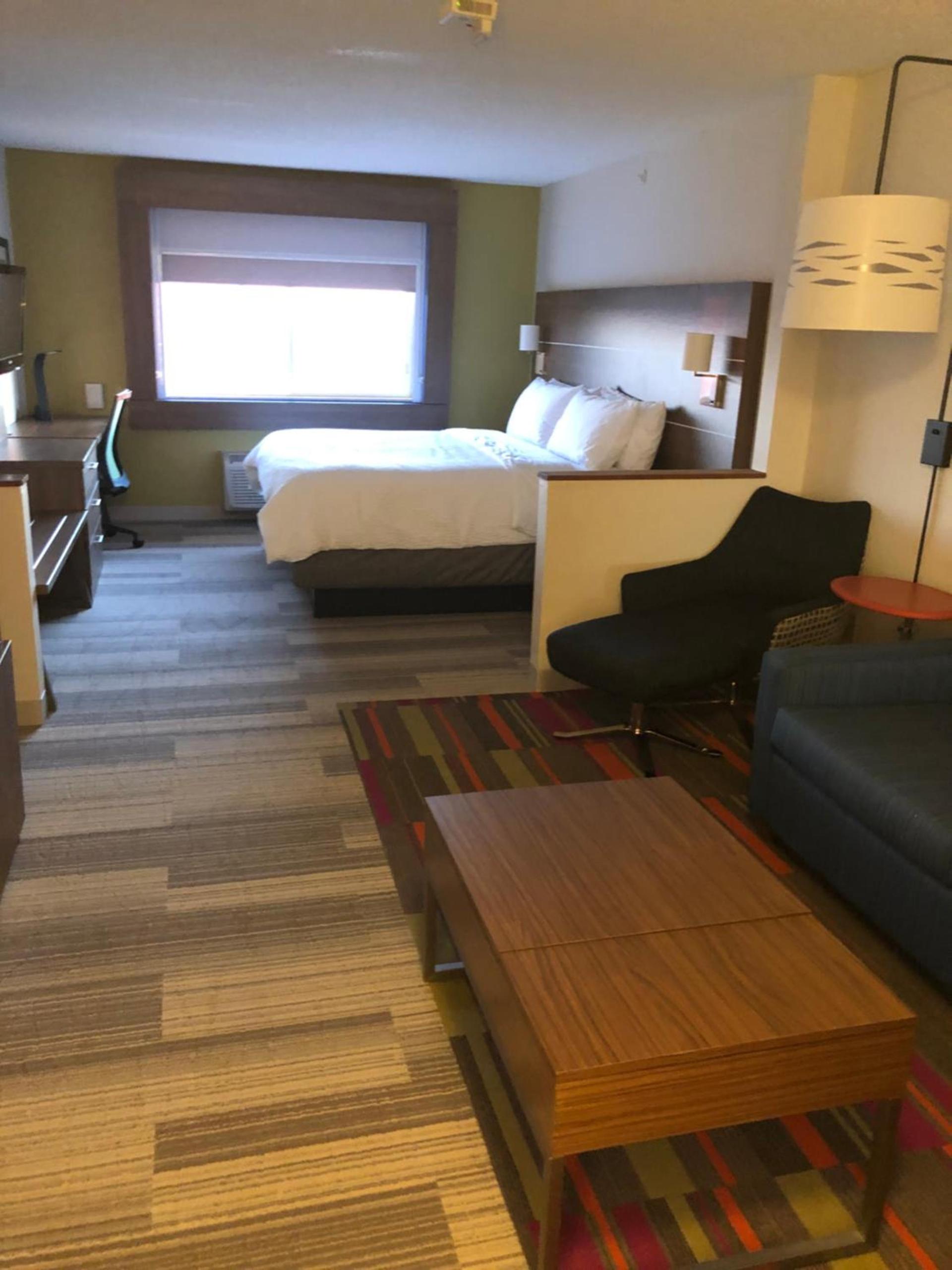 Holiday Inn Express Mt. Vernon by IHG photo 73