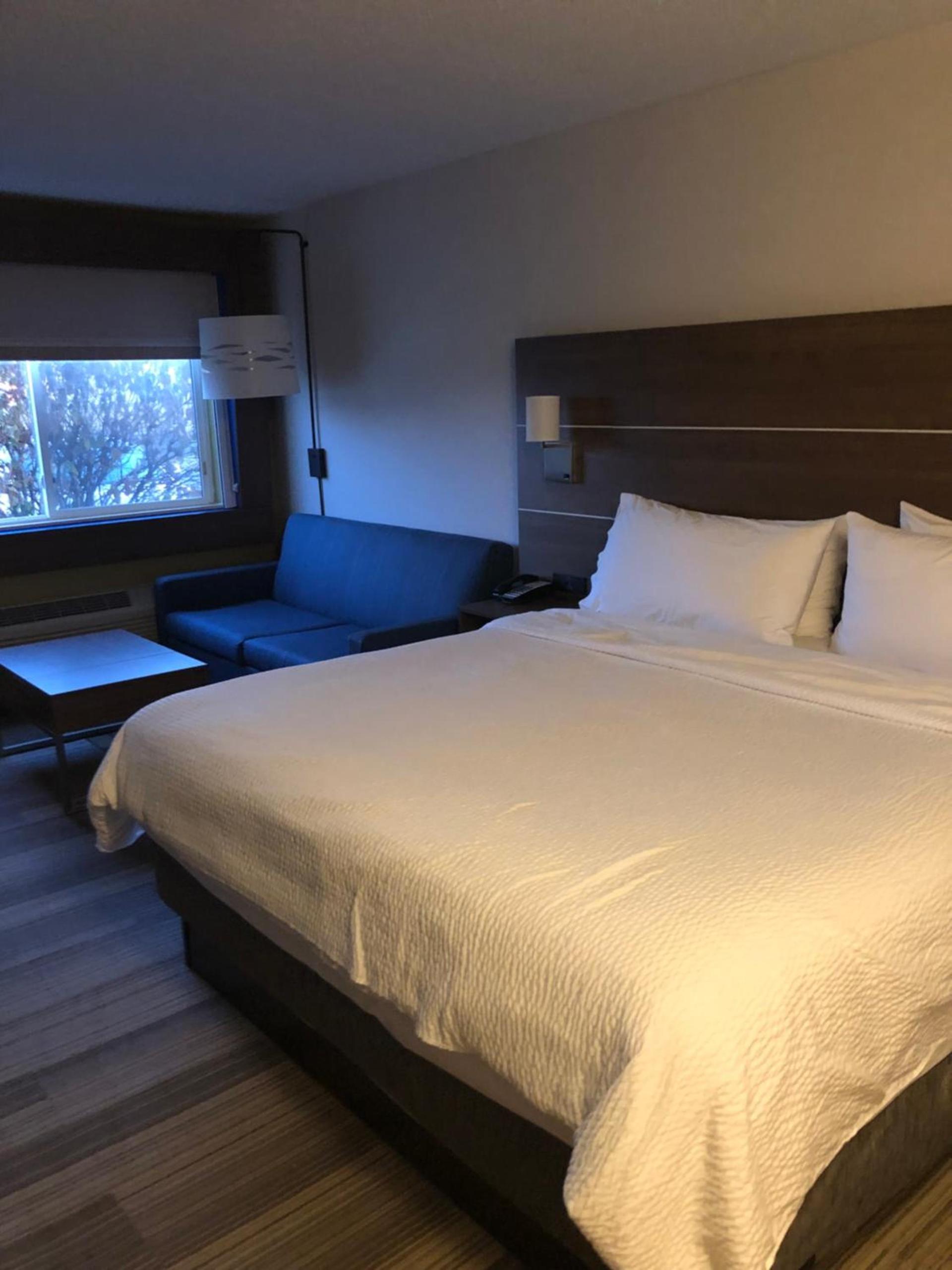 Holiday Inn Express Mt. Vernon by IHG photo 75
