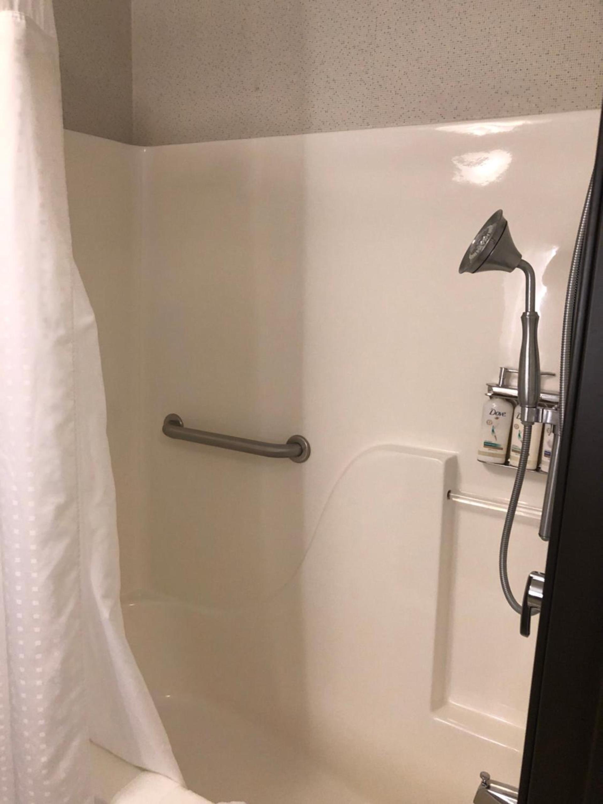 Holiday Inn Express Mt. Vernon by IHG photo 76